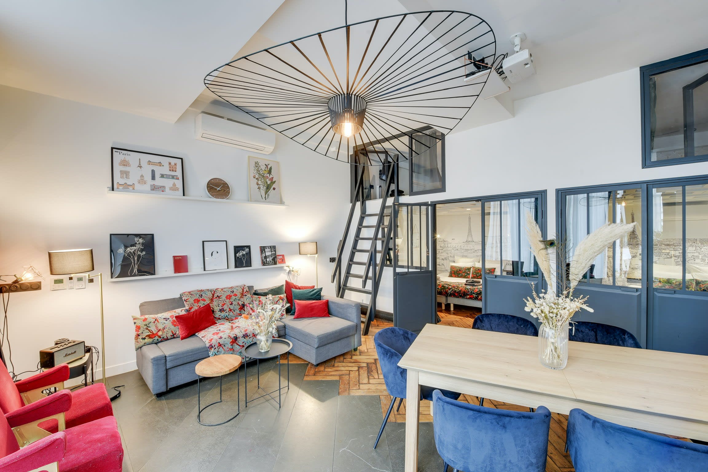 Villa Séchard Récollets Canal Saint Martin – Oberkampf: Spacious 7-Bedroom Apartment Ideal for Families, Canal Saint Martin