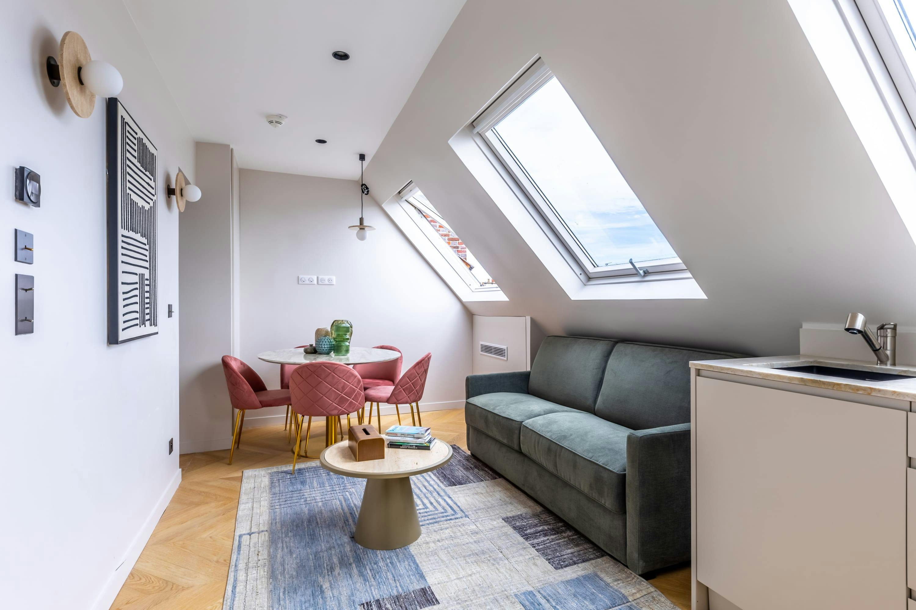 Villa Cramoisi Filles Montorgueil – Les Halles: Elegant 2-Bedroom Townhouse with Family-Friendly Features, Paris