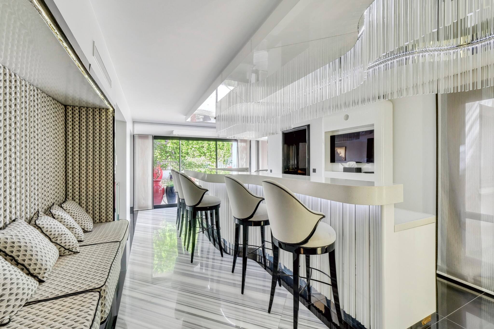 Villa Crépuscule Passy Eiffel Tower-729540: Elegant 5-Bedroom Luxury Villa with Garden, Paris