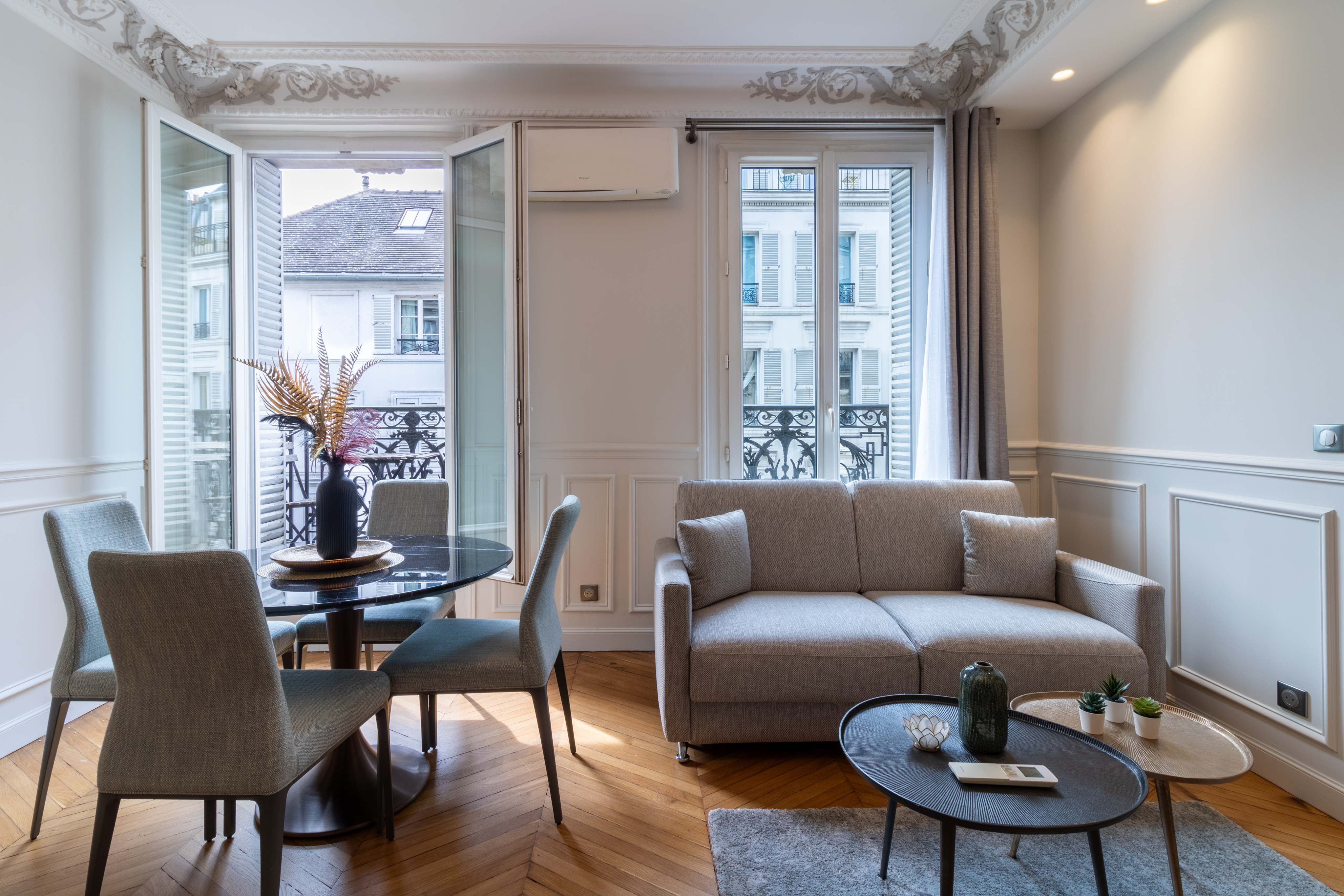 Villa Cers Ternes Arc de Triomphe – Champs-Élysées: Luxury 1-Bedroom Apartment with Air-Con, Arc de Triomphe – Champs-Élysées