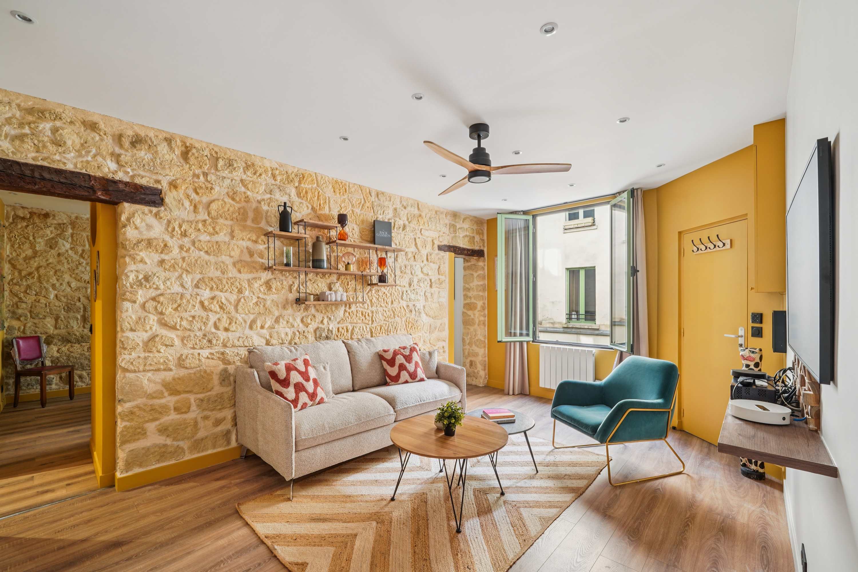 Château Vauvert Montorgueil: Charming 2-Bedroom Family Townhouse Rental with Central Location, Montorgueil Paris