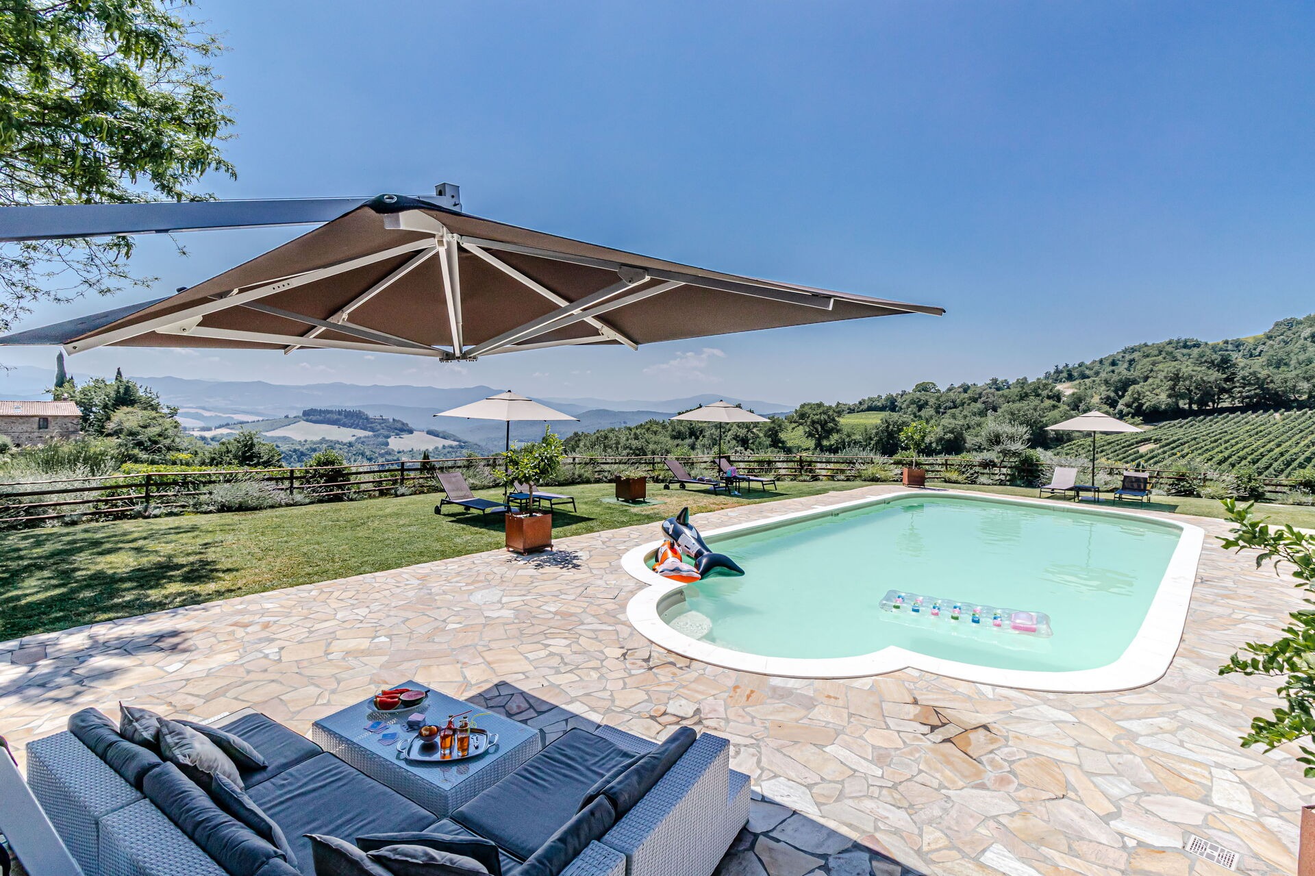 Villa Alba San Miniato: Luxury 5-Bedroom Apartment with Pool and Tennis Court, San Miniato