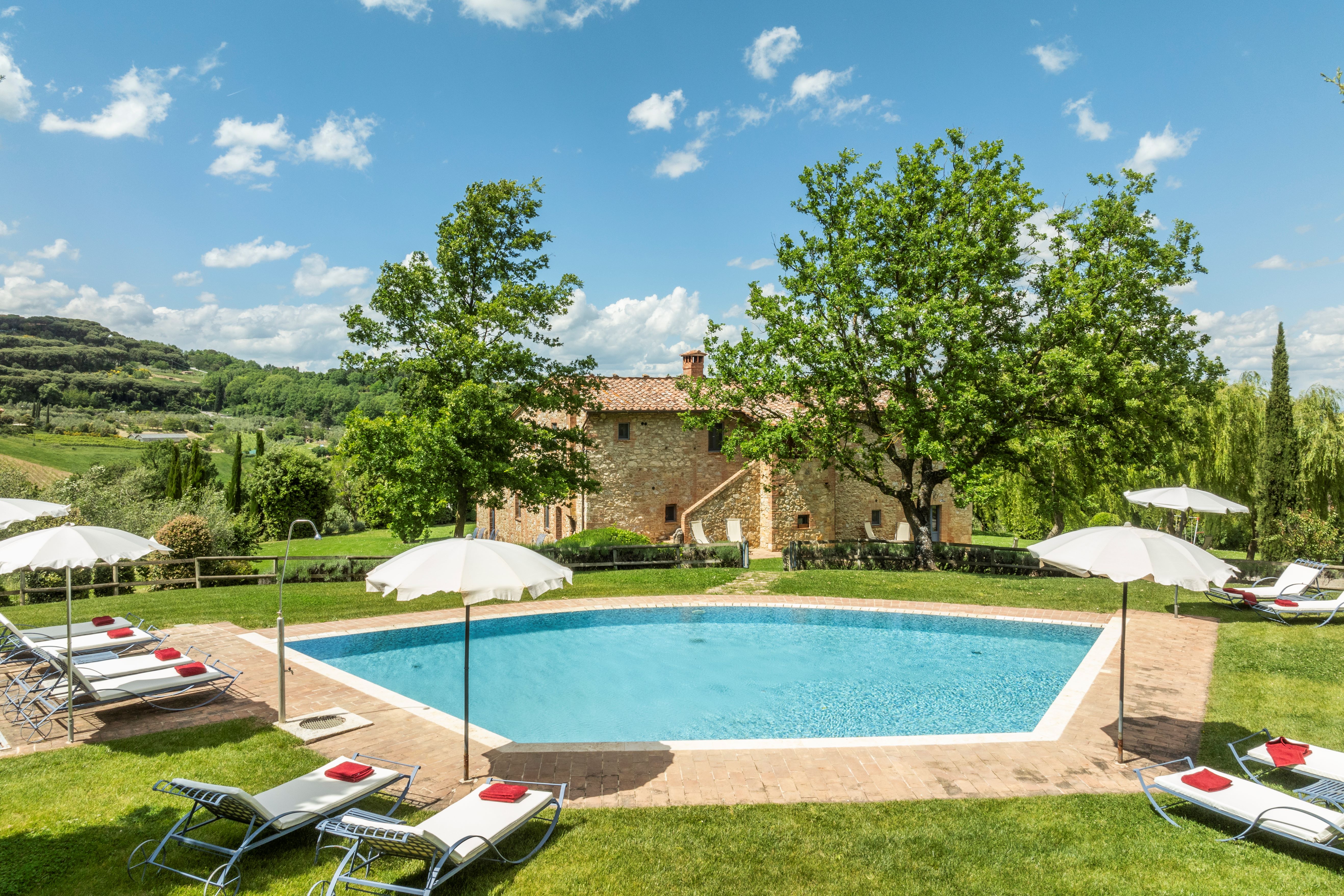 Villa Ceruleo Acquaviva Montepulciano: Elegant 7-Bedroom Farmhouse with Pool, Montepulciano