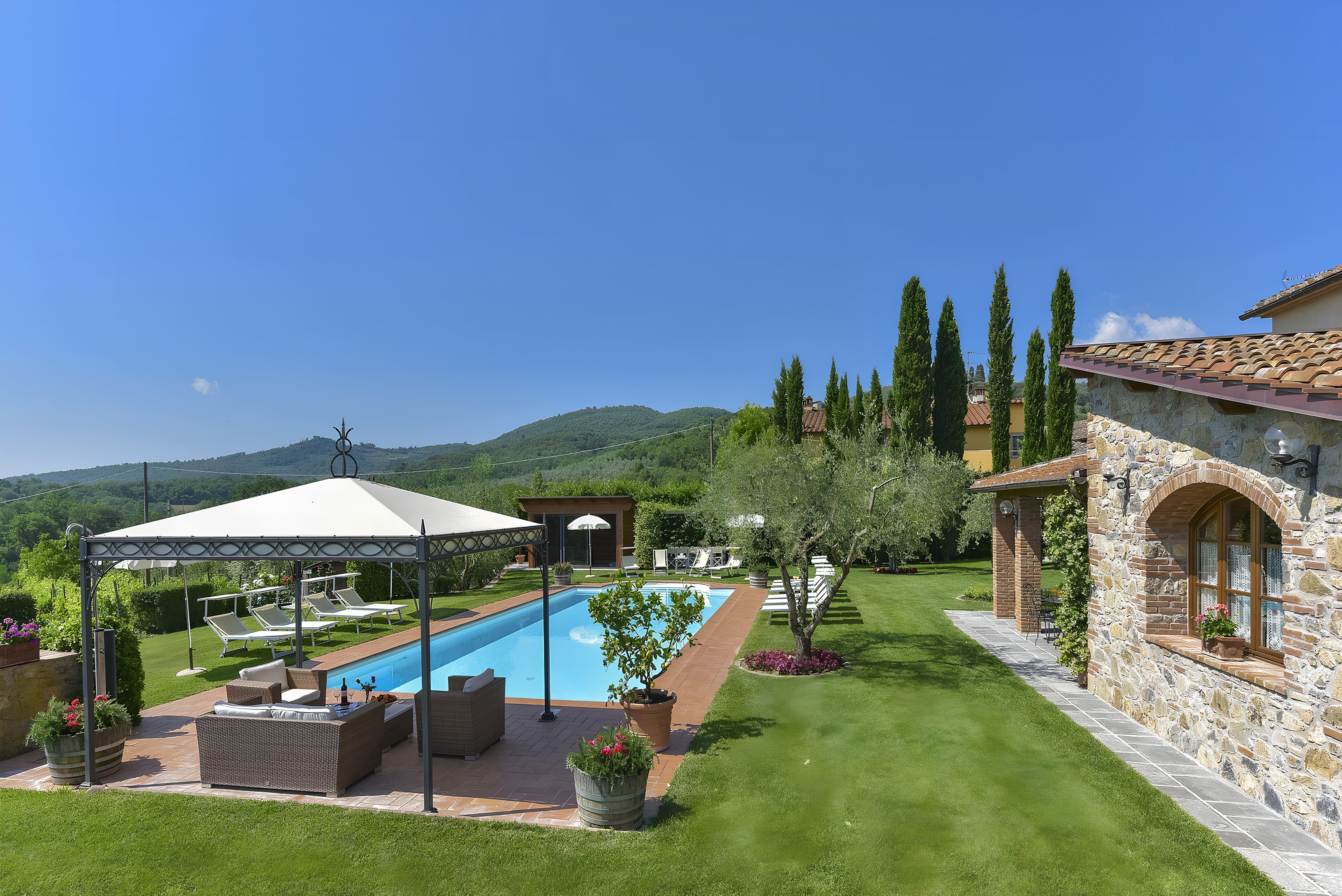 Fattoria Poggio Cortona: Luxury 6-Bedroom Apartment with Sauna and Pool, Val di Chiana