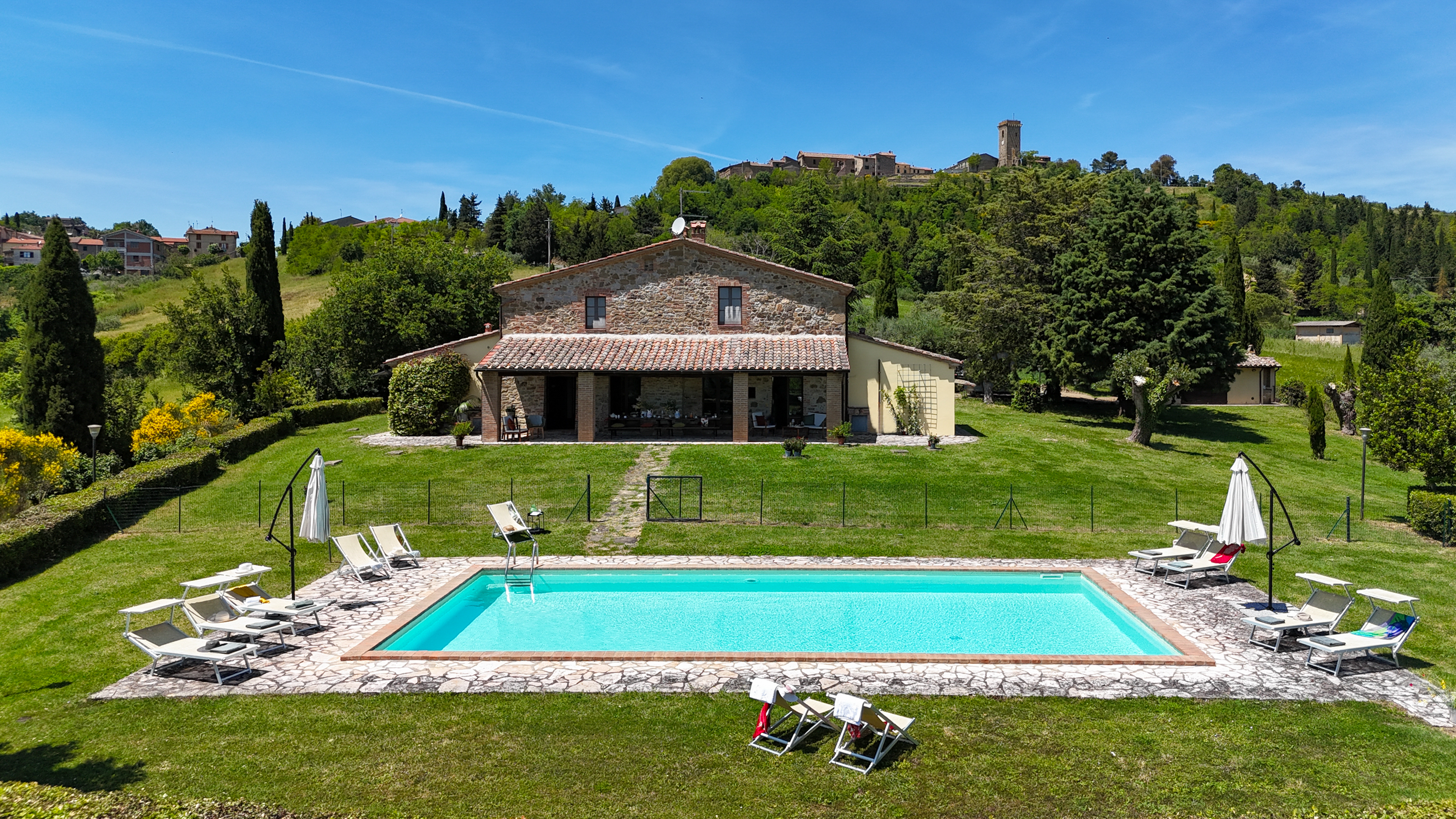 Villa Alba Montecalvo Sarteano: Spacious 6-Bedroom House with Swimming Pool, Sarteano