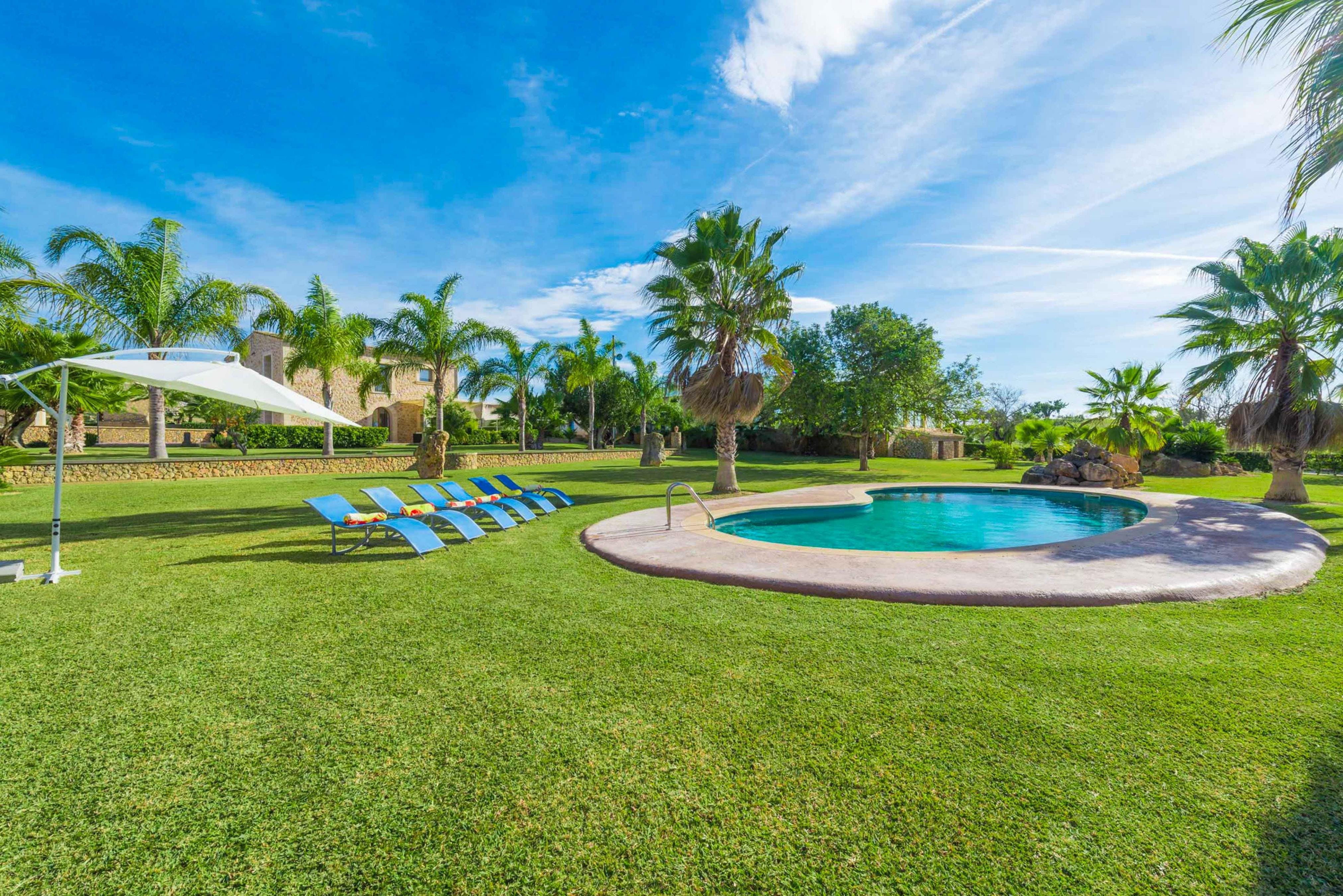 Finca Garrover Maria: Spacious 4-Bedroom Luxury Apartment with Pool and Air-Con, Pla de Mallorca