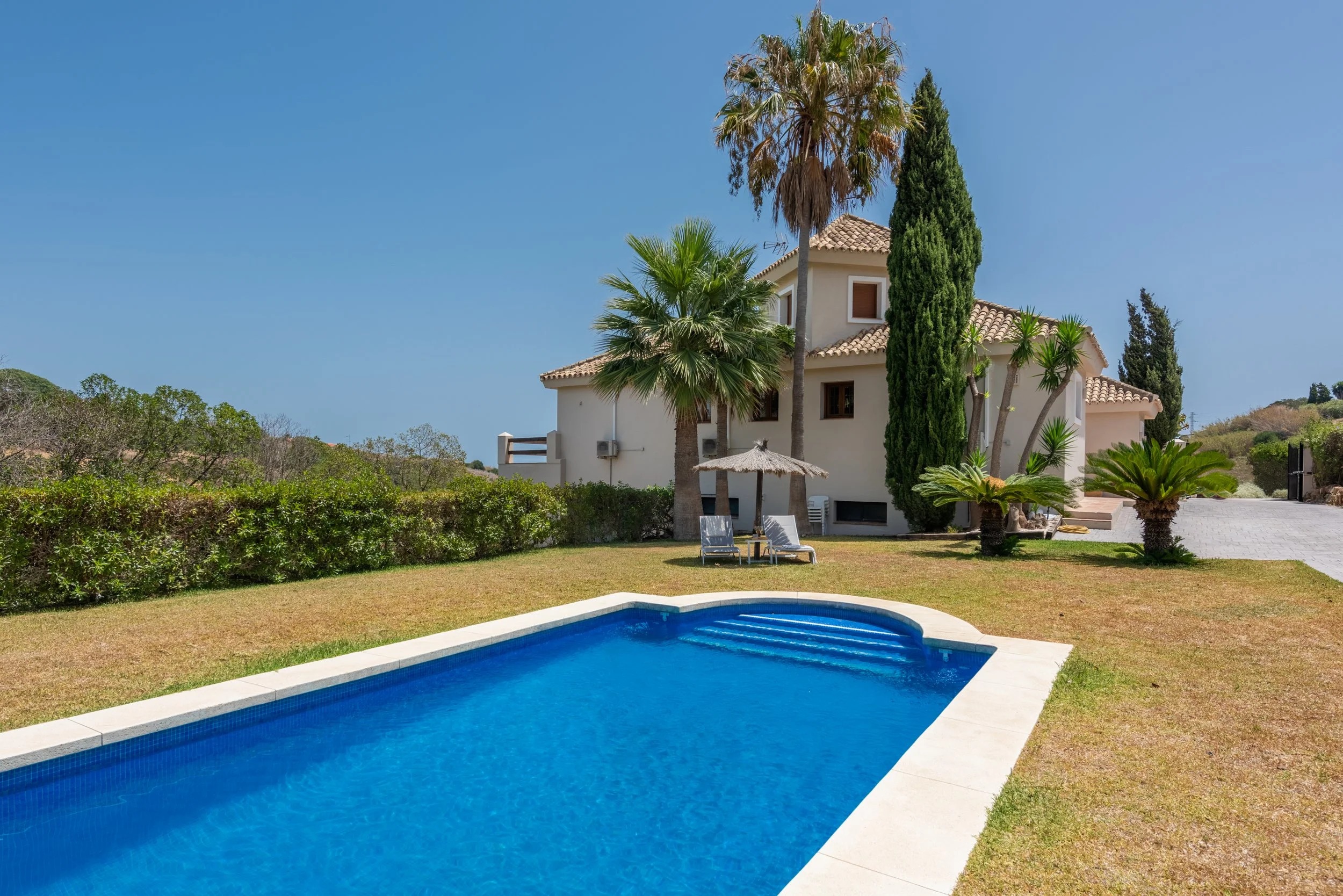 Finca Jaral Estepona: Luxury 3-Bedroom Villa with Private Pool and Air-Con, Estepona