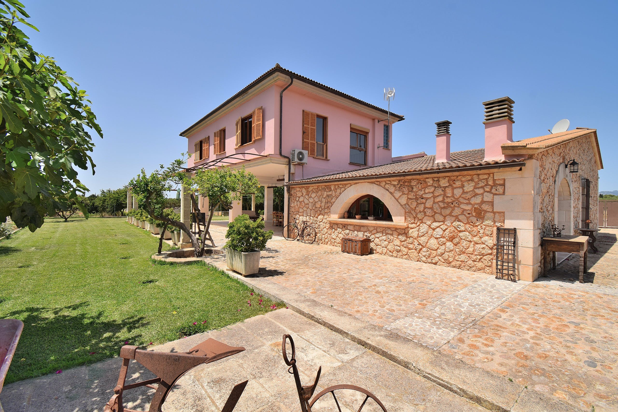 Finca Solleric Raiguer: Charming 3-Bedroom Apartment with Pool and Sea Views, Raiguer Mallorca