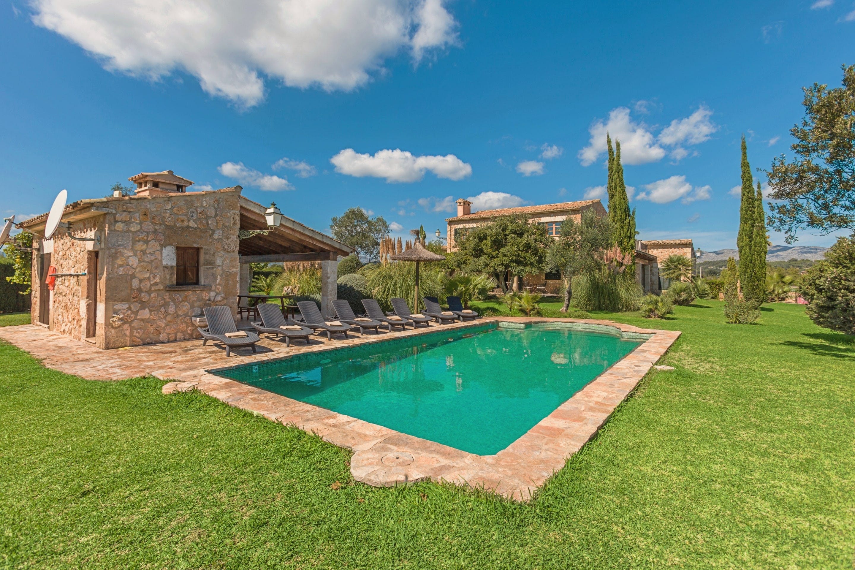Finca Tramuntana Alcudia: Spacious 4-Bedroom Apartment with Pool and Sea Views, Alcudia