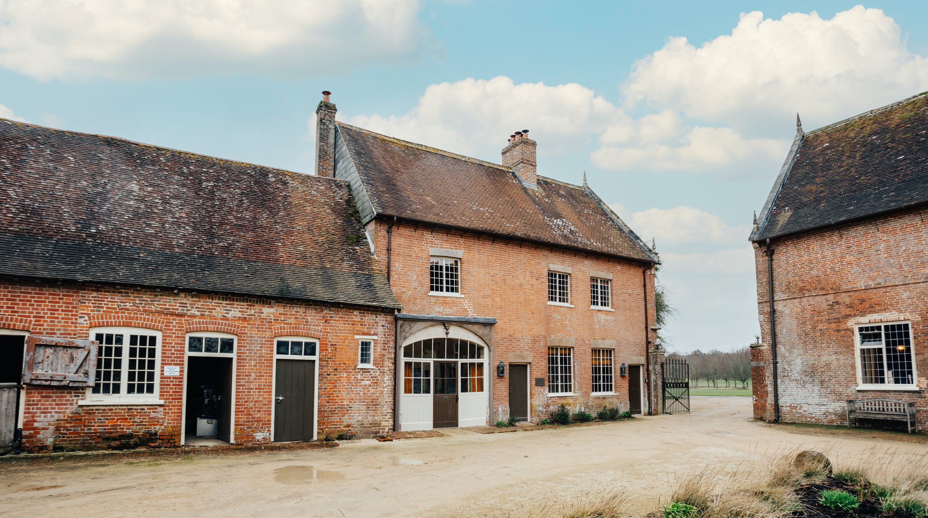 Hall Gussage Cranborne: Charming 2-Bedroom Countryside Cottage with Estate Gardens, Dorset