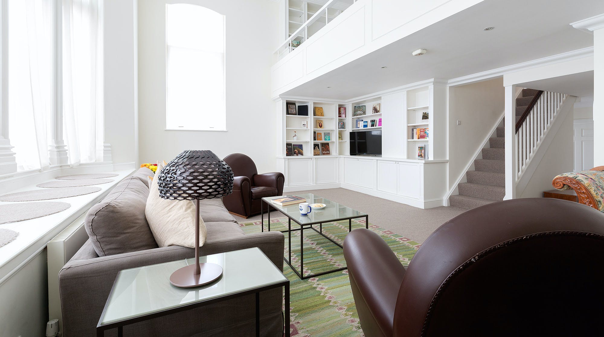 House Abingdon EarlsCourt Earl’s Court: Elegant 2-Bedroom Apartment Rental with Double-Height Living Space, Earls Court London