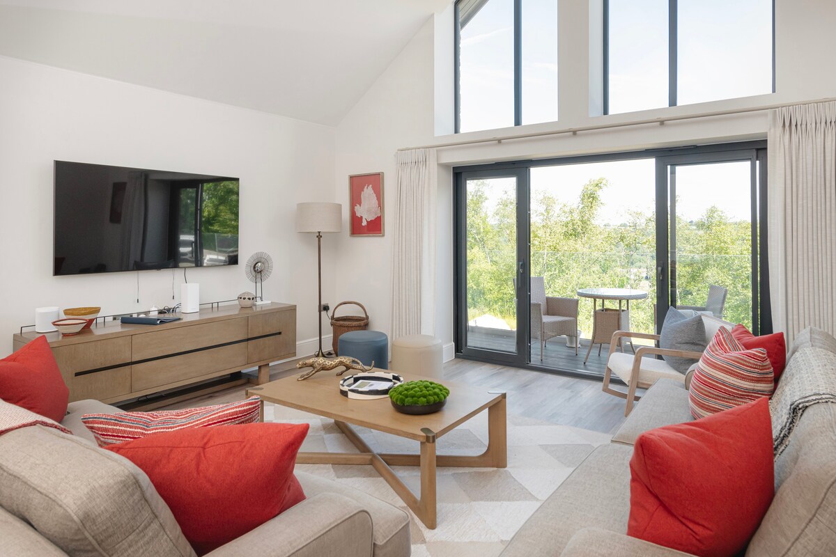 House Ashwick Somerset: Luxury 4-Bedroom Villa with Hot Tub and Countryside Views, Somerset