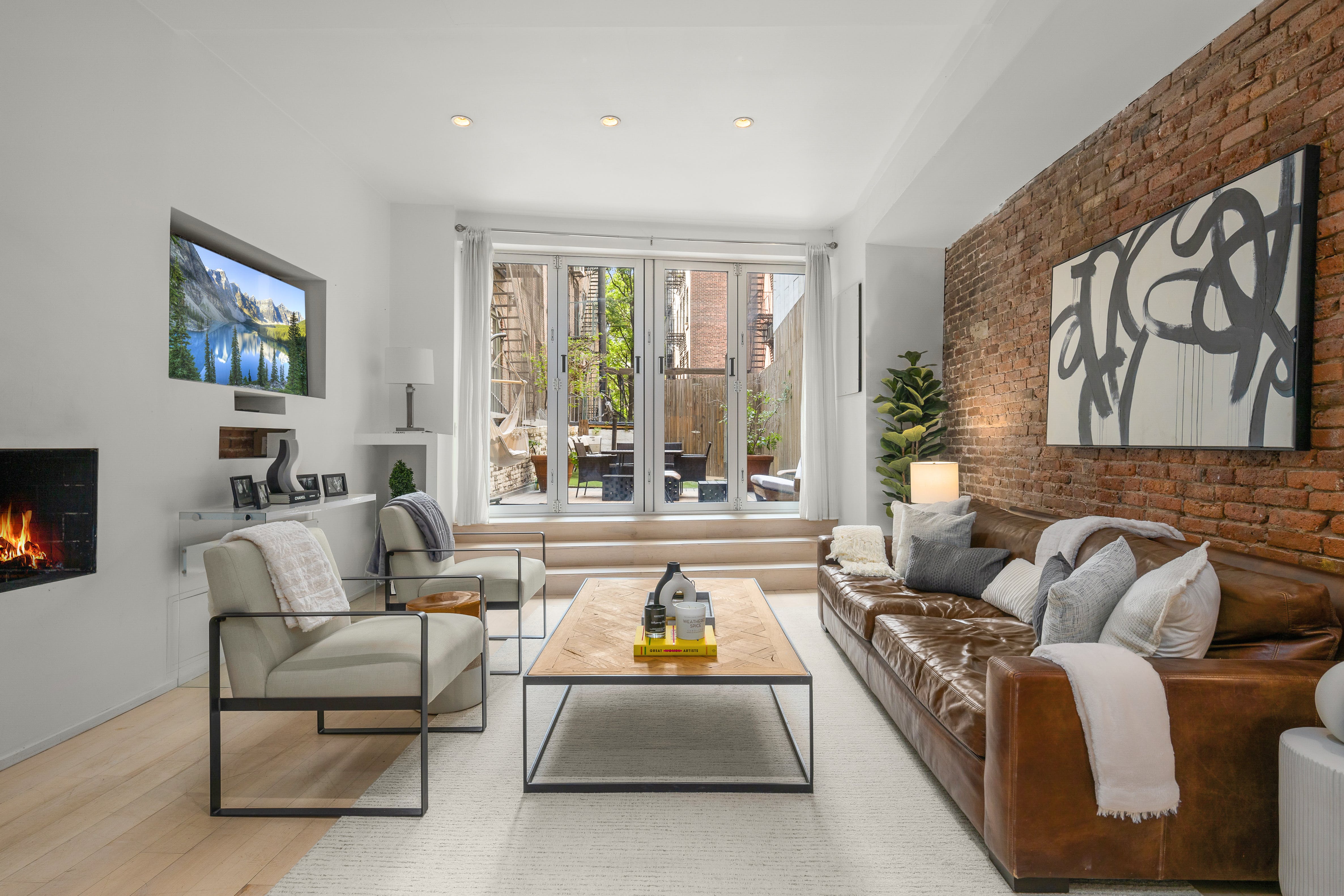 Villa Gloaming Minetta NoHo: Luxury 2-Bedroom Apartment with Private Terrace in NoHo, New York