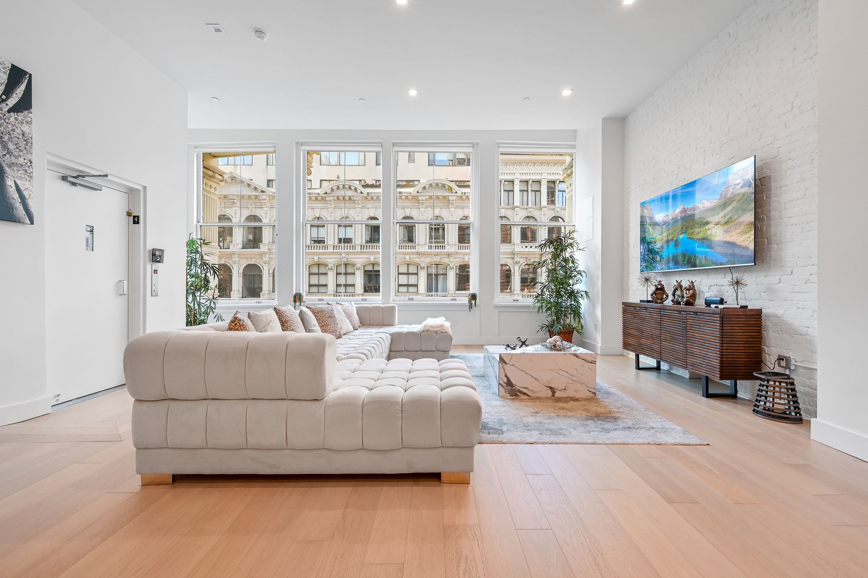 Villa Levante Bleecker NoHo: Luxury 4-Bedroom Apartment with Family-Friendly Amenities, NoHo