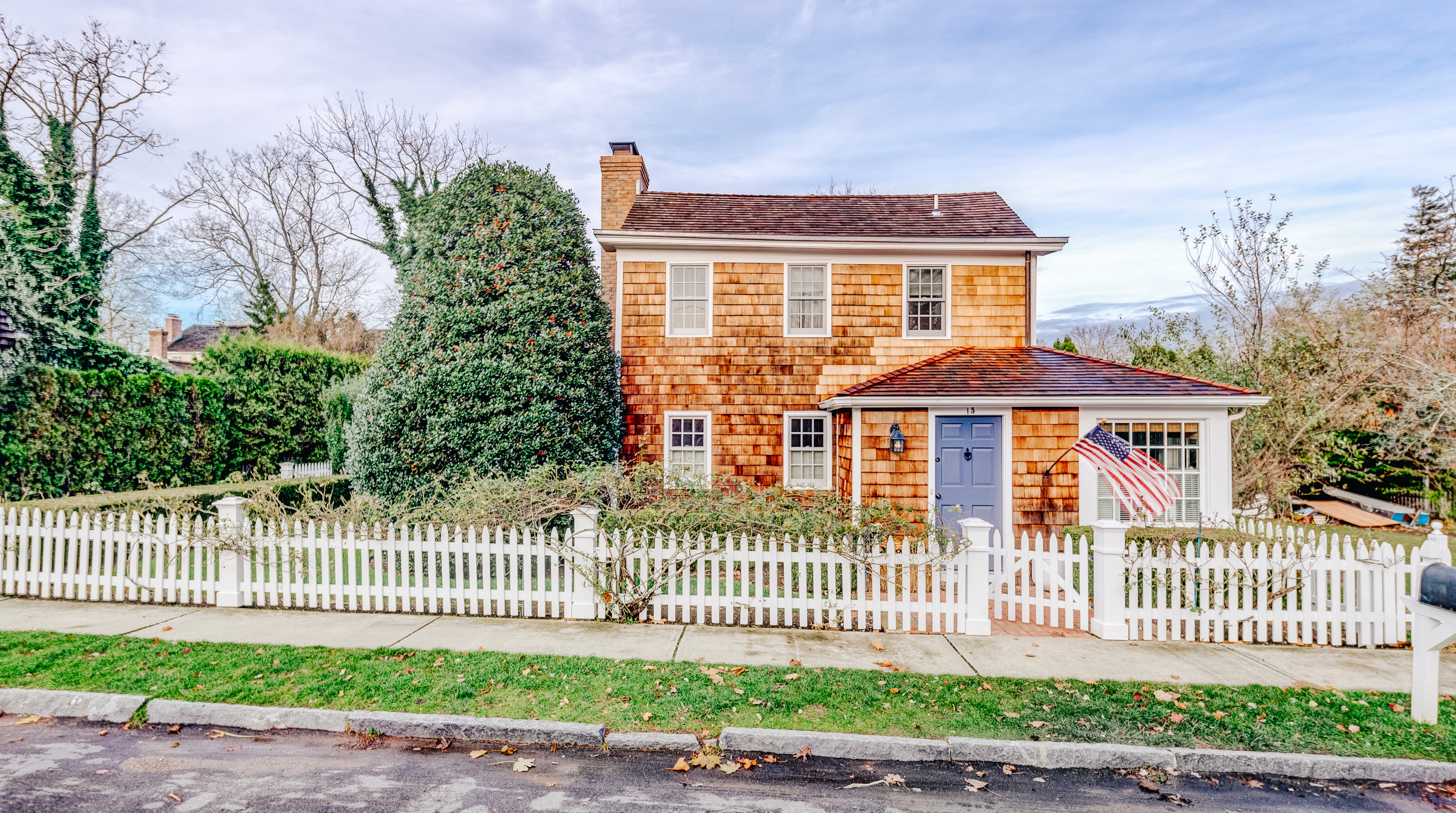 Villa Grecale Little Northwest Sag Harbor: Charming 3-Bedroom Cottage with Sea Views, Sag Harbor
