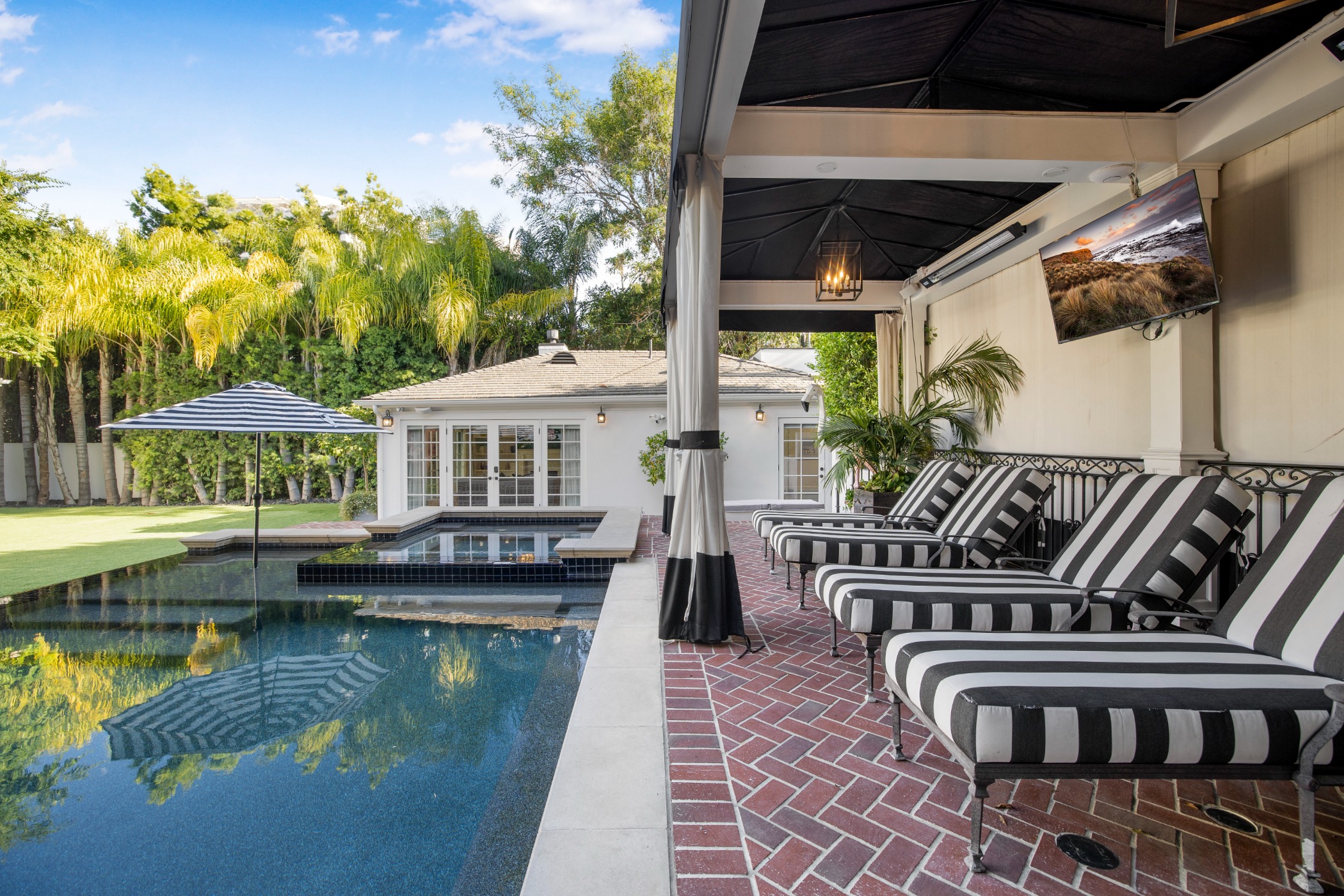 Villa Gloaming Outpost Beverly Hills: Stunning 5-Bedroom Luxury Villa with Private Pool, Beverly Hills