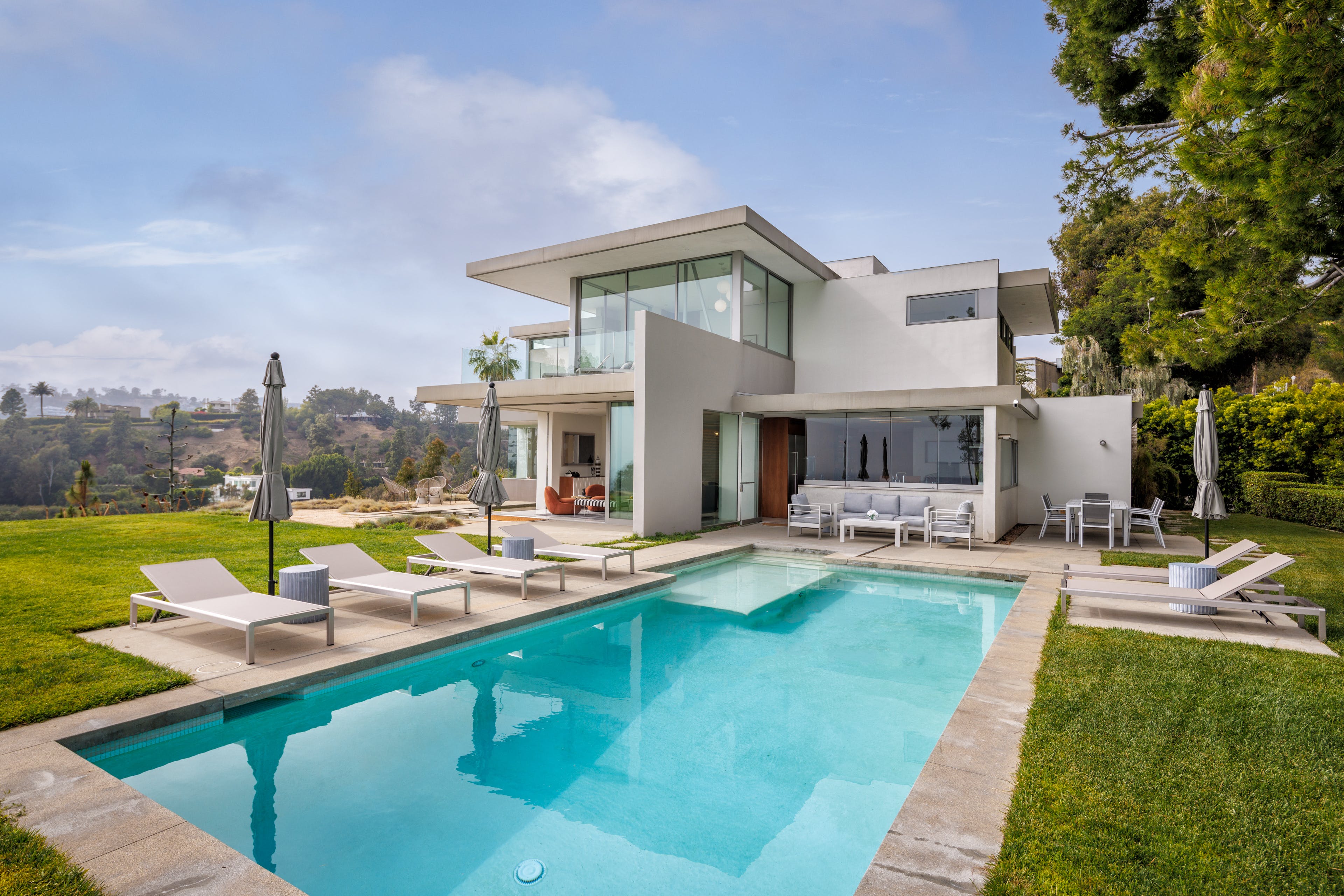 Villa Levante Roxbury Beverly Hills: Luxury 5-Bedroom Apartment with Hot Tub and Pool, Beverly Hills