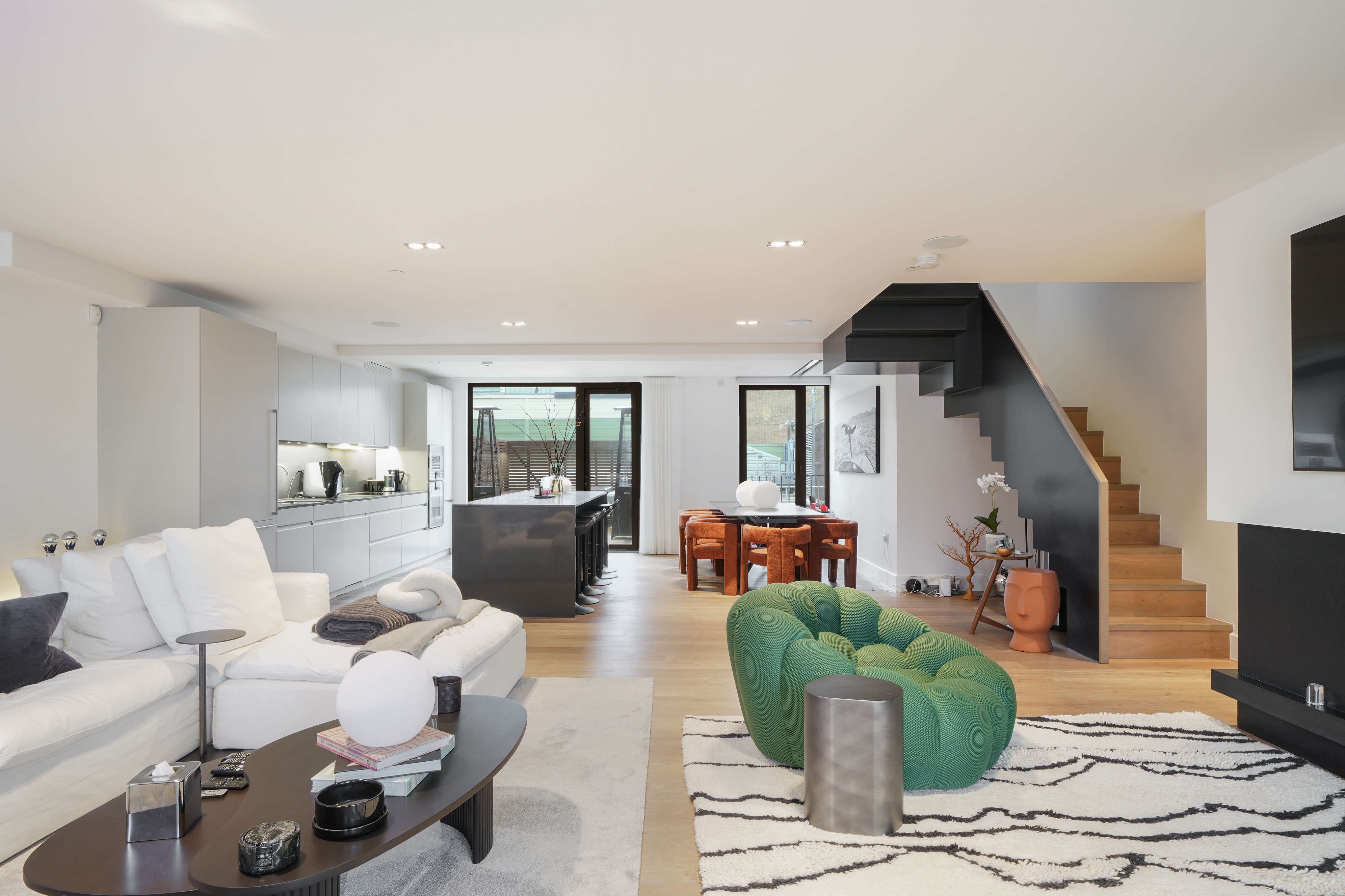 House Helm Golden Square Soho: Spacious 5-Bedroom Apartment with Roof Terrace, Soho