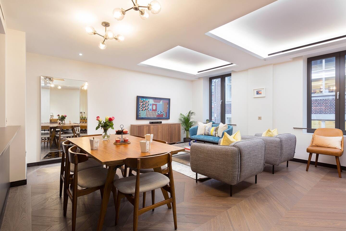 House Gregale Berwick Soho: Elegant 2-Bedroom Apartment for Family Stays, Soho London