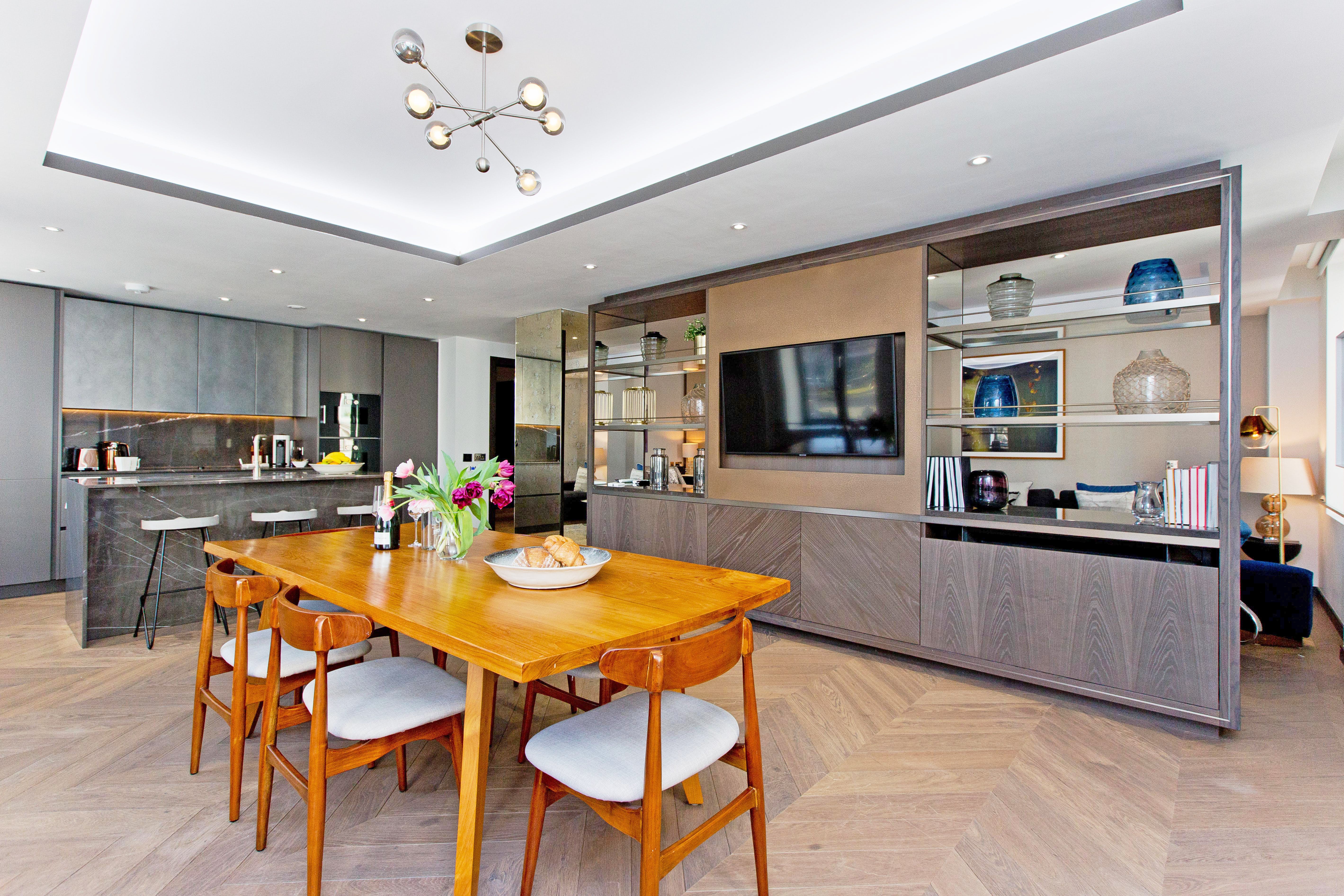 House Helm Carnaby Soho: Luxury 3-Bedroom Apartment with Air-Con, Soho London