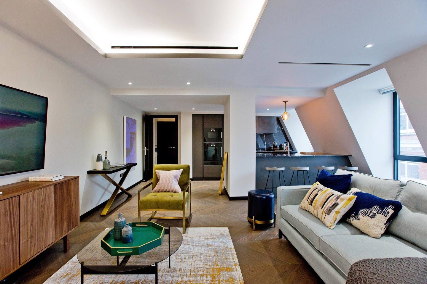 House Helm Dean Street Soho: Luxury 2-Bedroom Apartment with Designer Interiors, Soho