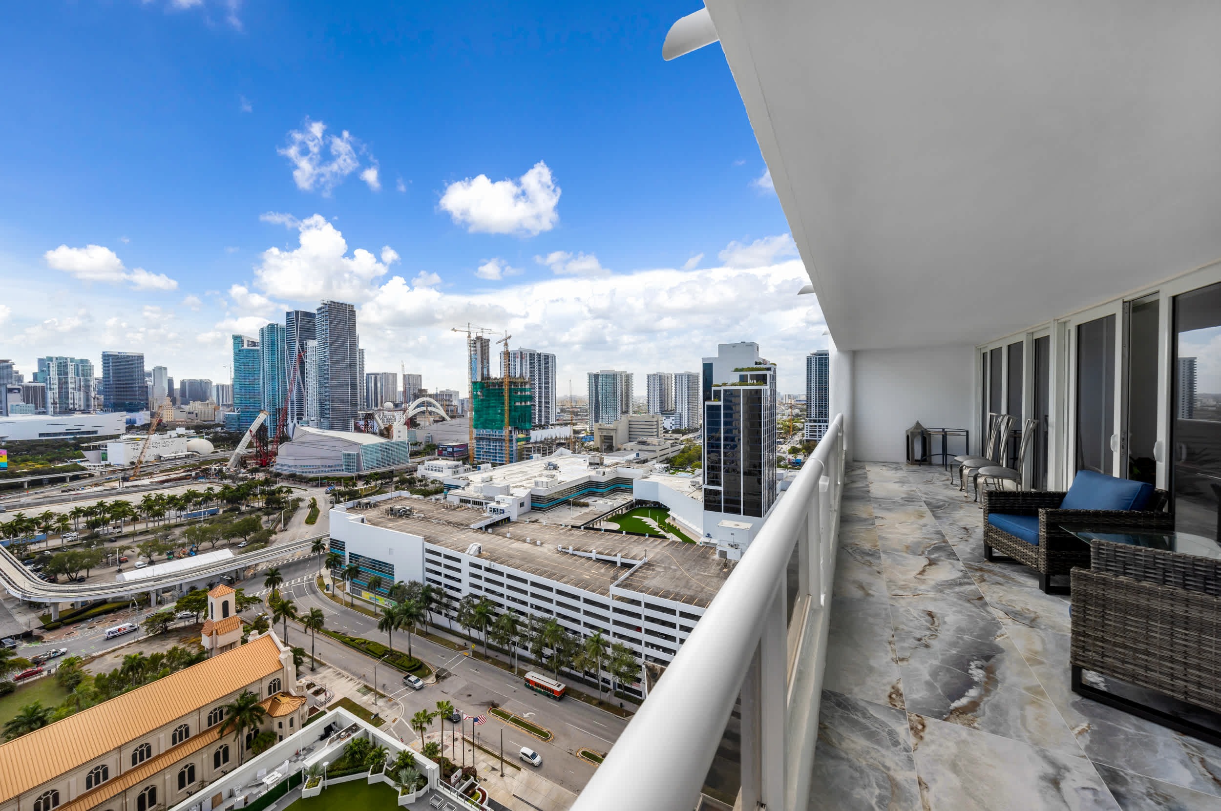 Villa Solano Bayfront Downtown Miami: Luxury 4-Bedroom Apartment with Seaview and Hot Tub, Downtown Miami