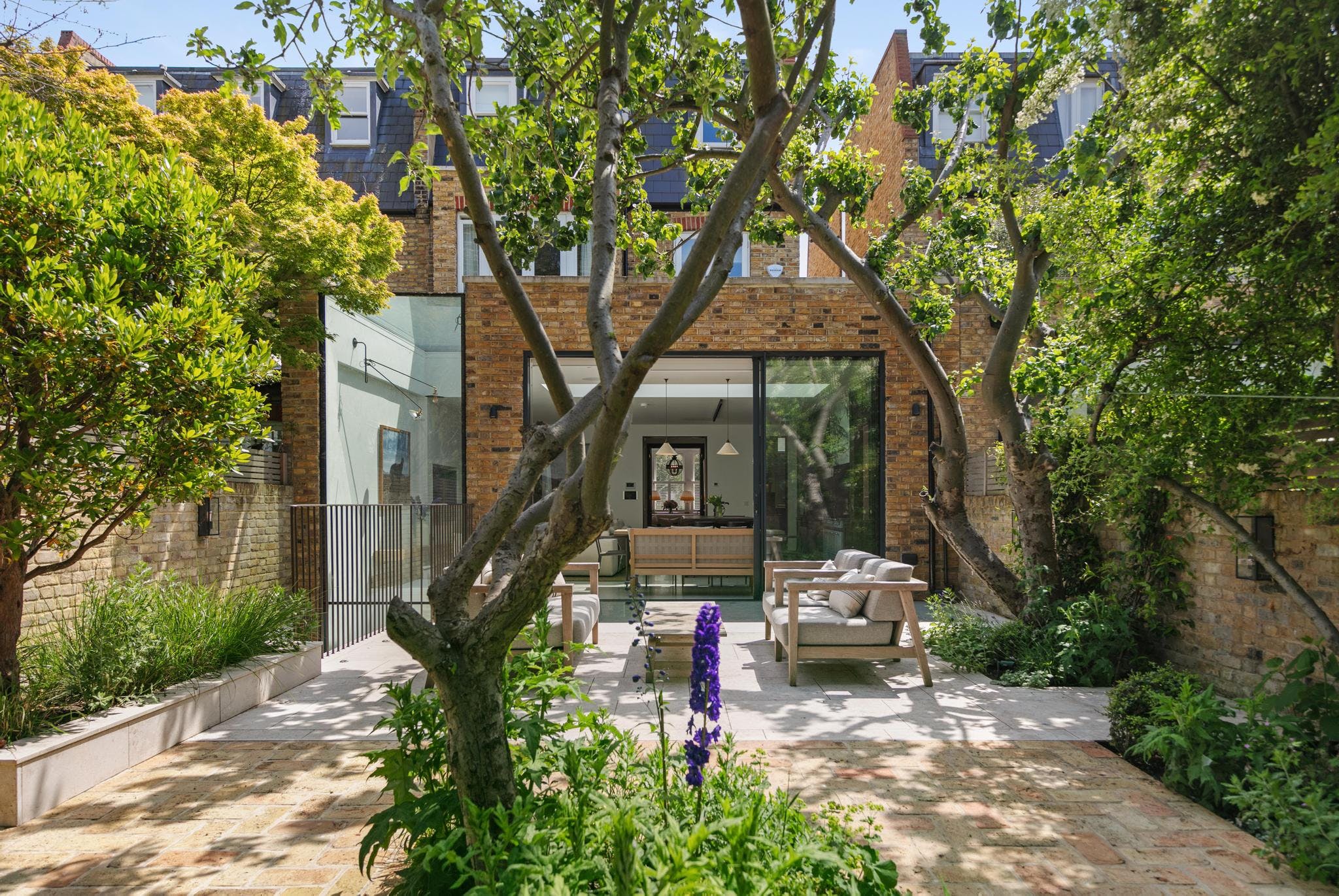House Gloaming Sands Fulham: Luxury 4-Bedroom House with Garden and Modern Interior, Fulham