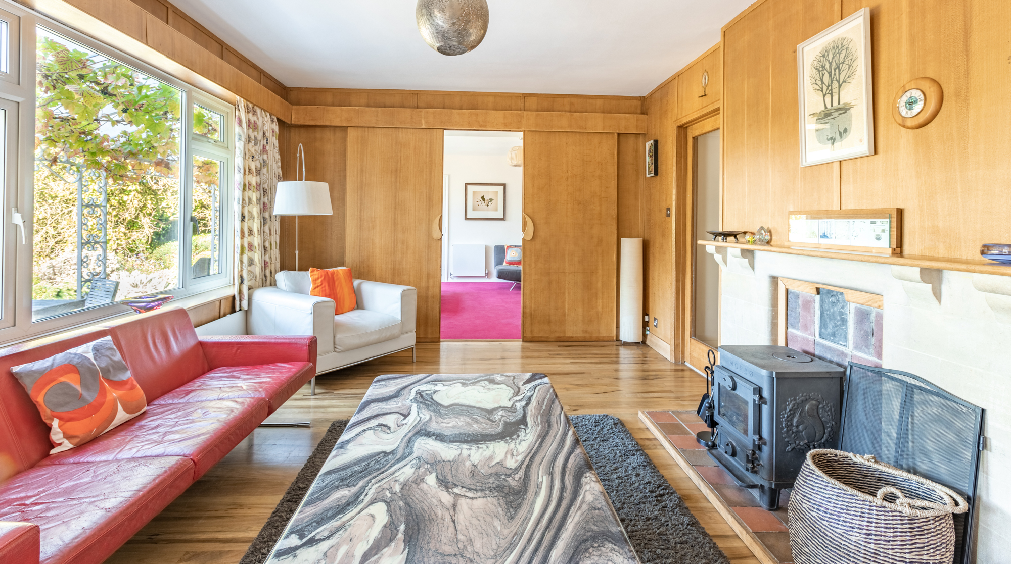 House Black Down Somerset: Elegant 4-Bedroom Apartment with Hot Tub in Somerset