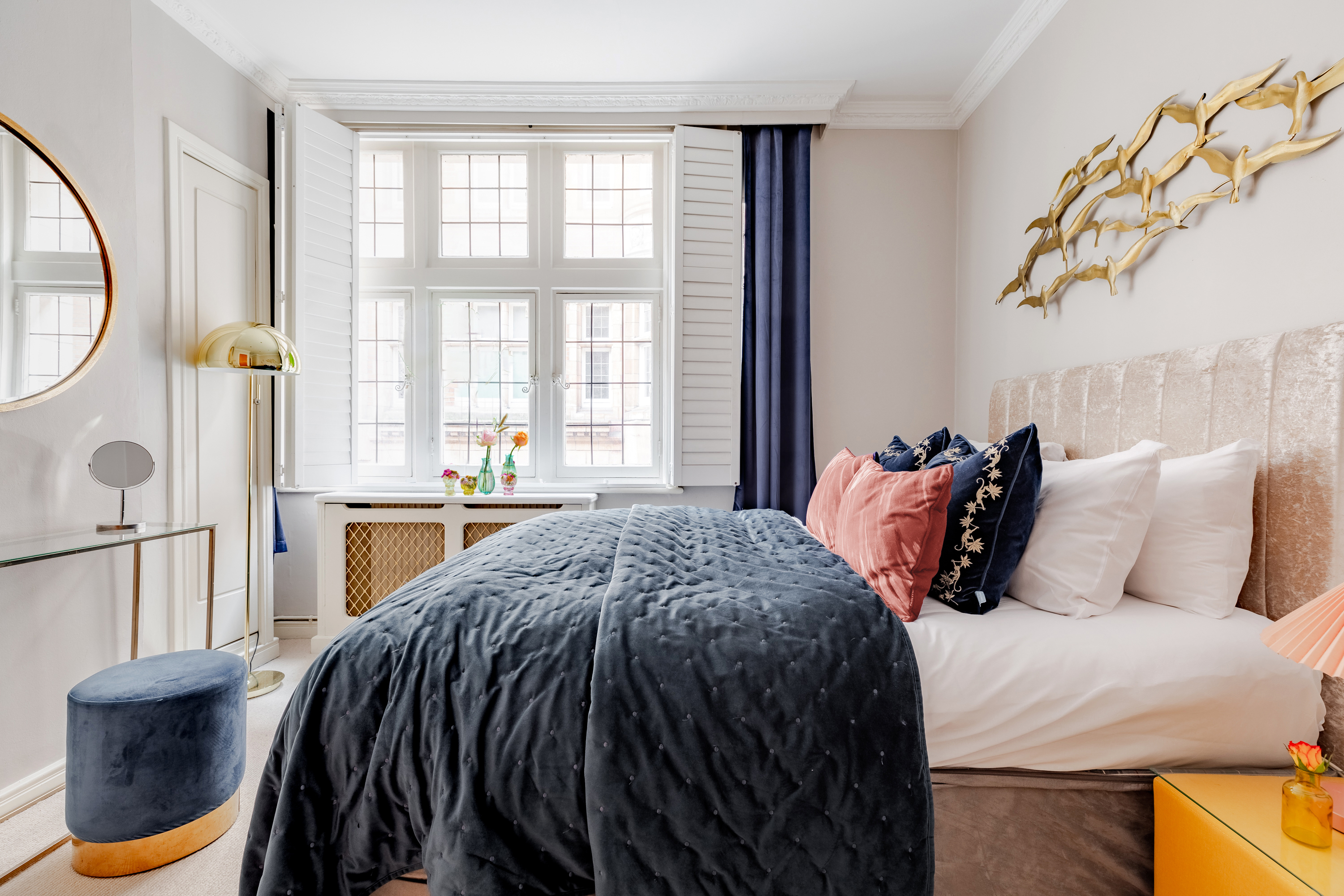 House Helm Gray’s Inn Holborn: Stylish 3-Bedroom Apartment with City Views, Holborn
