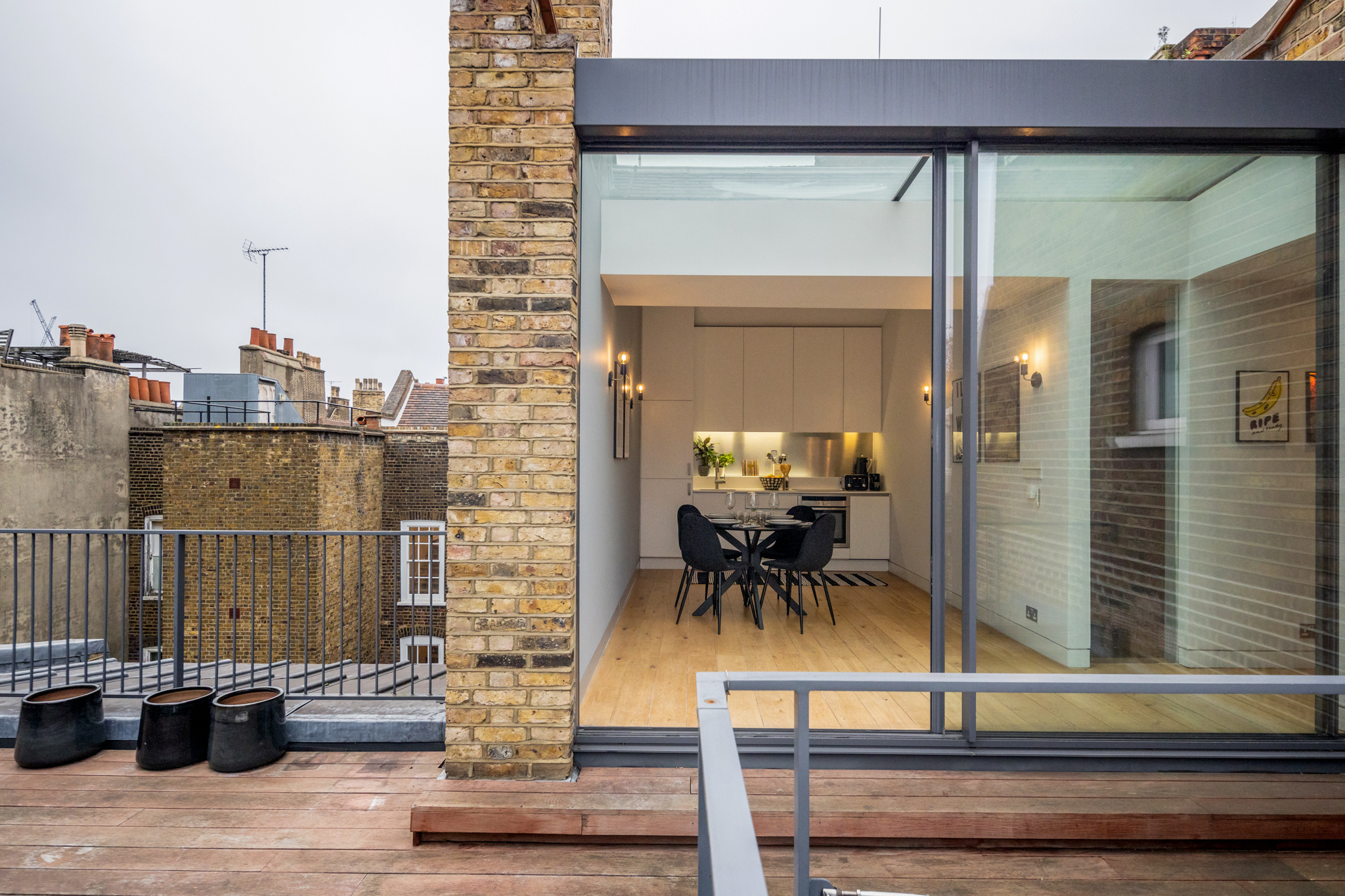 House Helm Redhall Holborn: Elegant 2-Bedroom Family-Friendly Apartment, Holborn