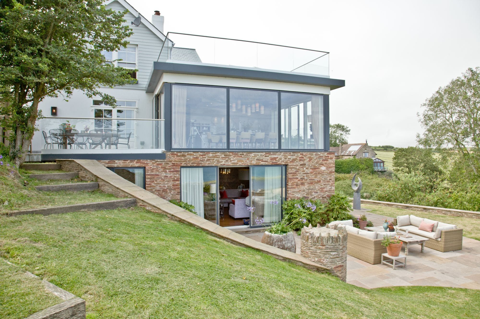 House Lysias Mill Bay Salcombe: Elegant 7-Bedroom Apartment with Sea Views, Salcombe
