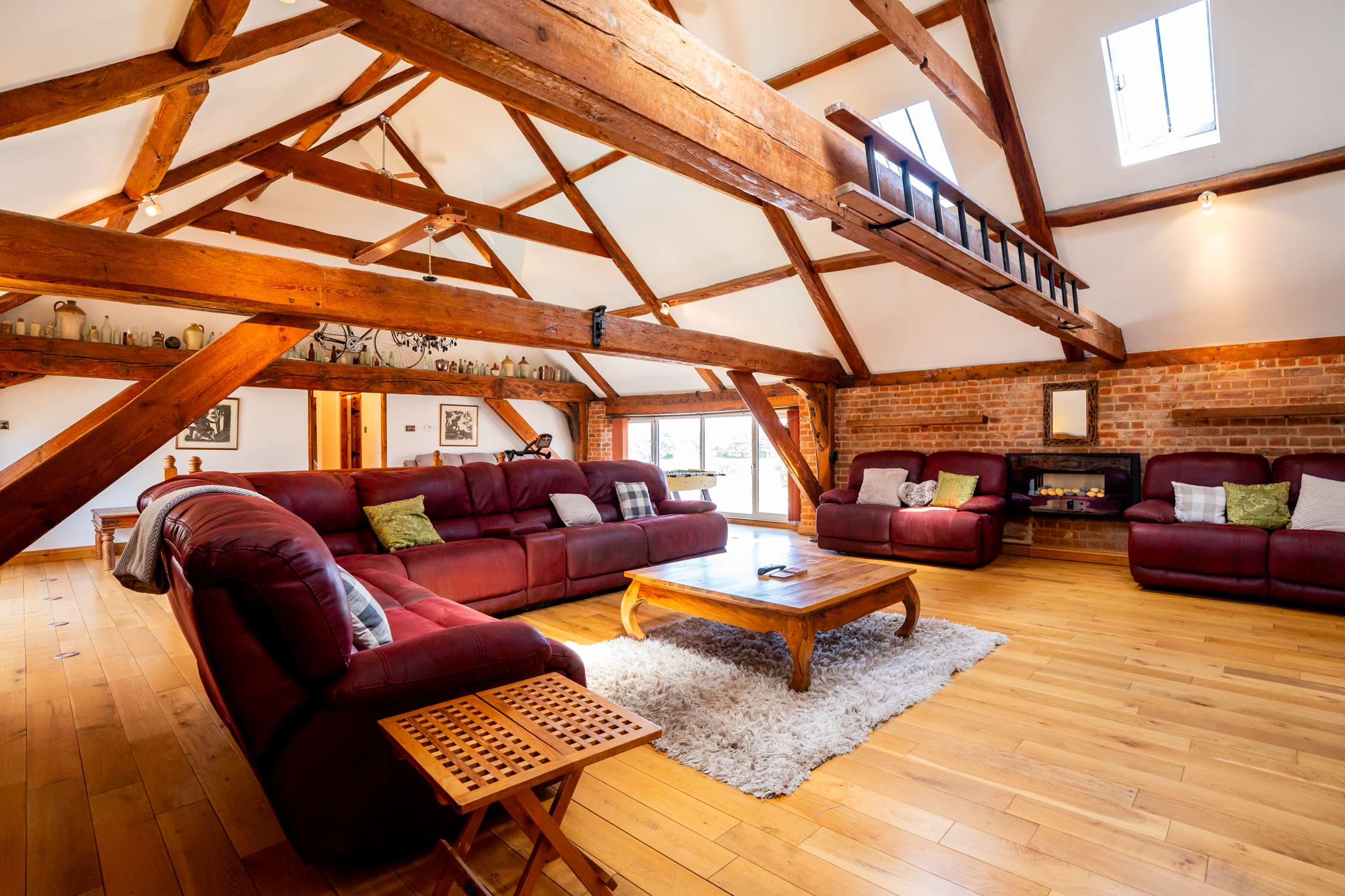 House Breydon Great Yarmouth: Luxury 4-Bedroom House with Private Pool and Hot Tub, Great Yarmouth