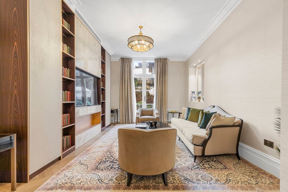House Helm Thurloe Square South Kensington: Splendid 5-Bedroom Luxury House with Elegant Interiors, South Kensington