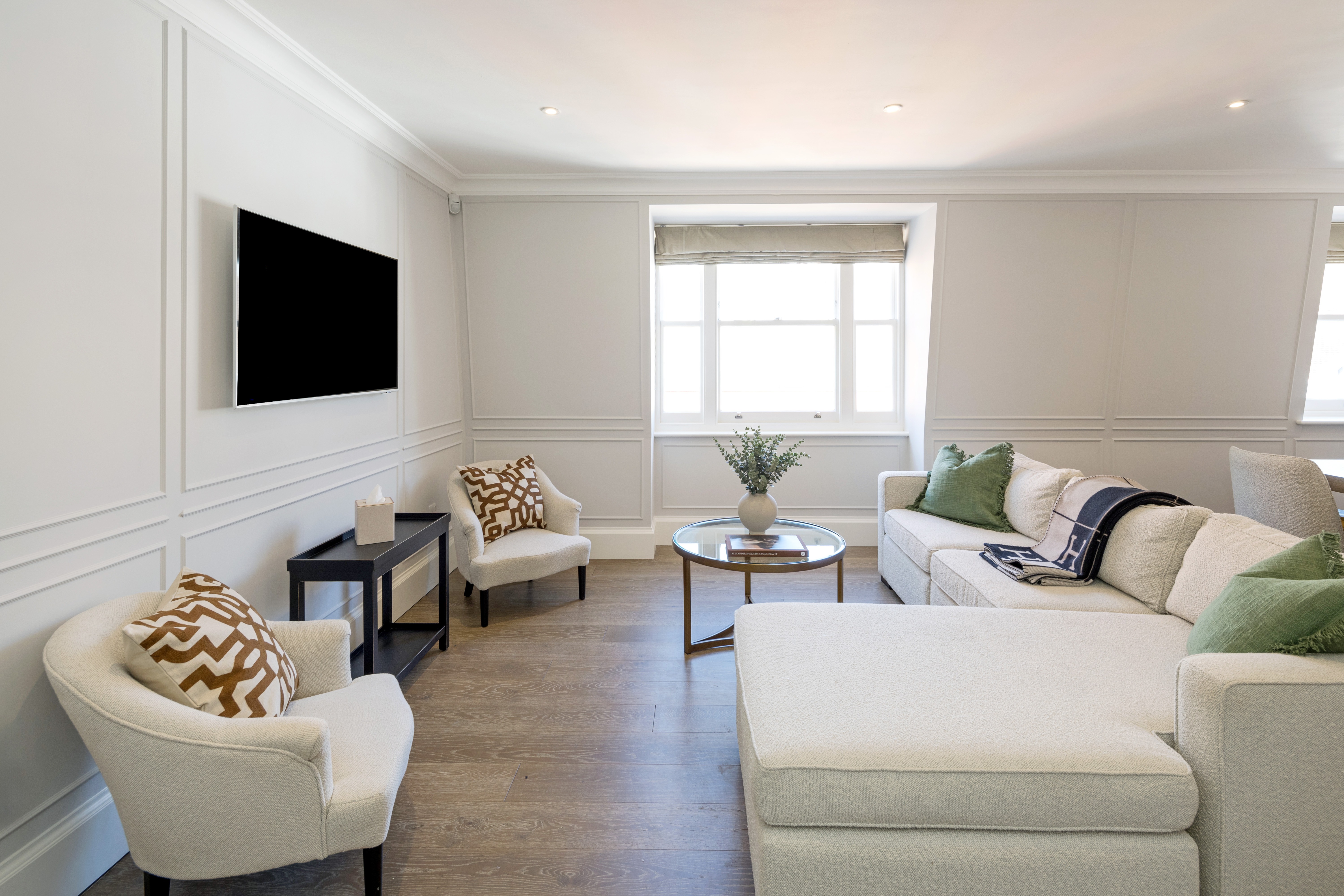 House Séchard Exhibition Knightsbridge: Elegant 3-Bedroom Luxury Apartment, Knightsbridge