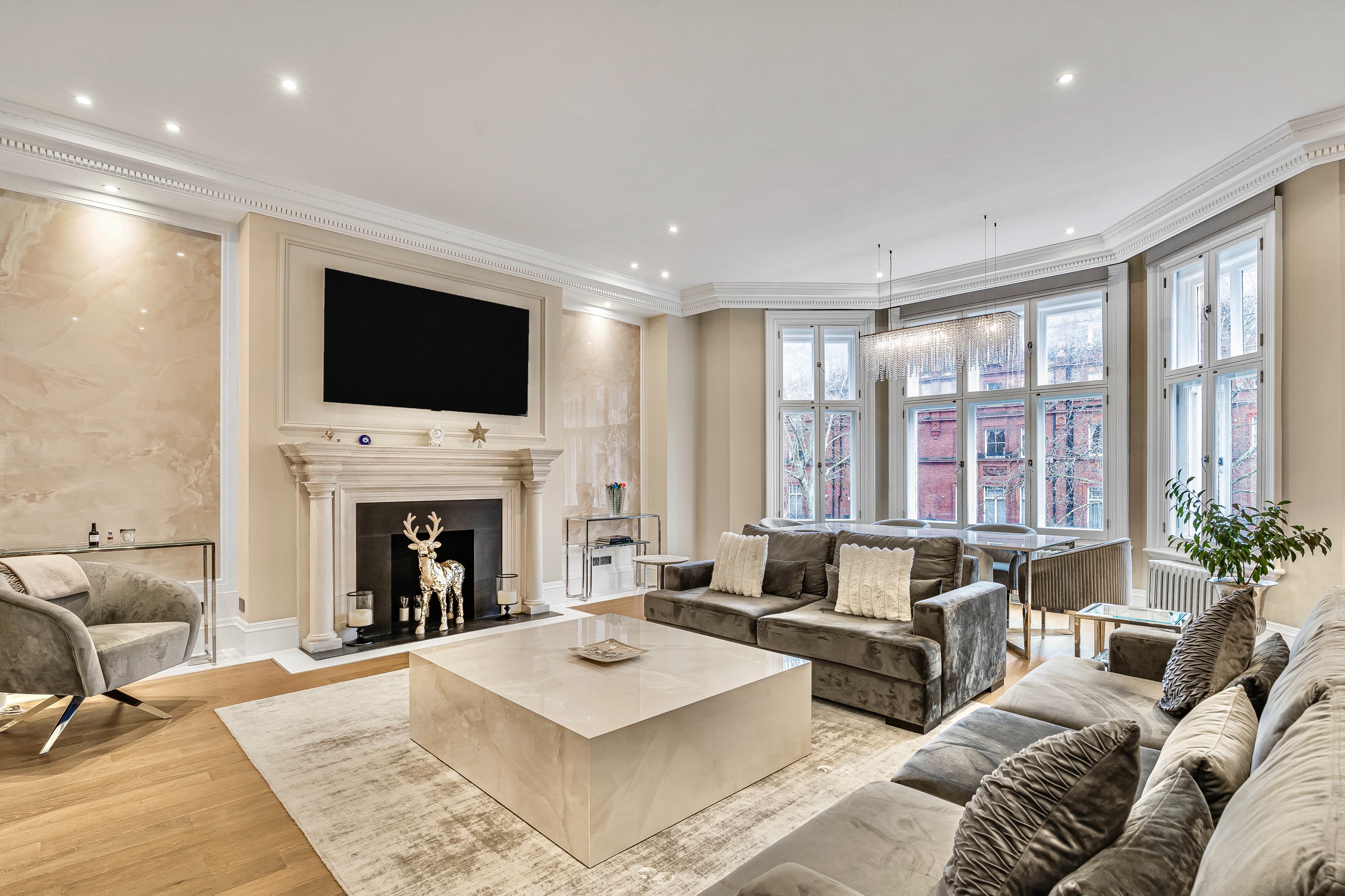 House Matins Kensal Knightsbridge: Luxury 3-Bedroom Apartment with Family-Friendly Features, Knightsbridge