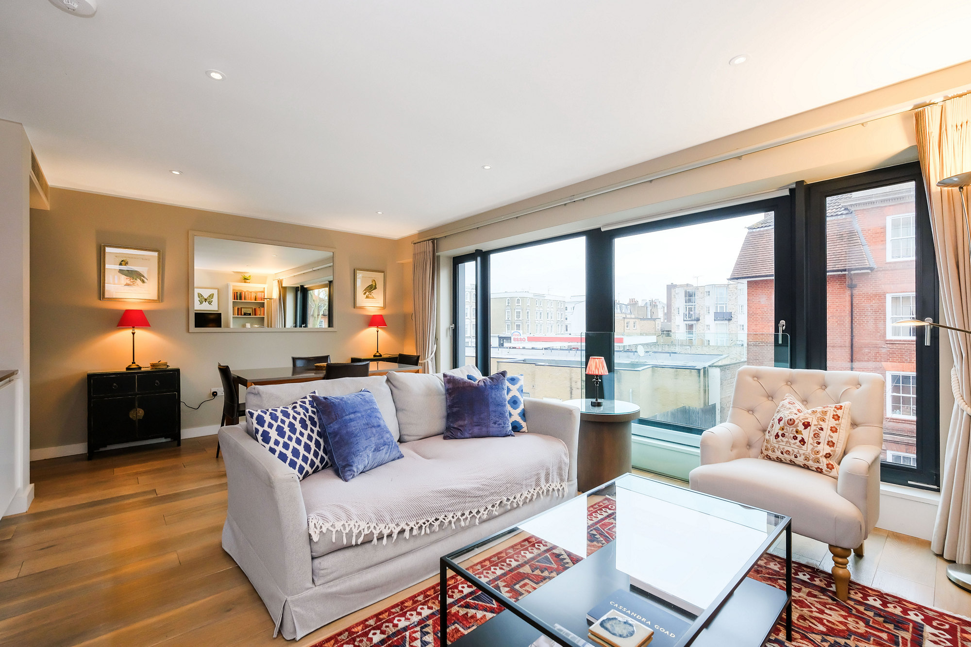 House Gregale Lots Road Chelsea Harbour: Stylish 2-Bedroom Apartment Rental with Air-Con in Chelsea Harbour London
