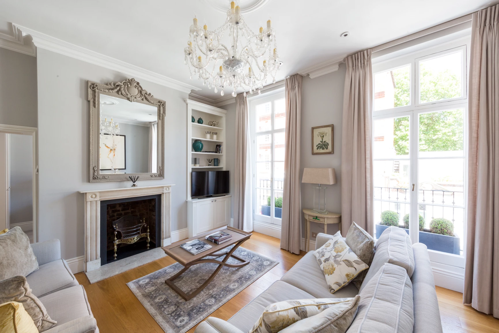 House Gloaming Lots Road Chelsea: Stylish 2-Bedroom Apartment Rental with Family Features, Chelsea London