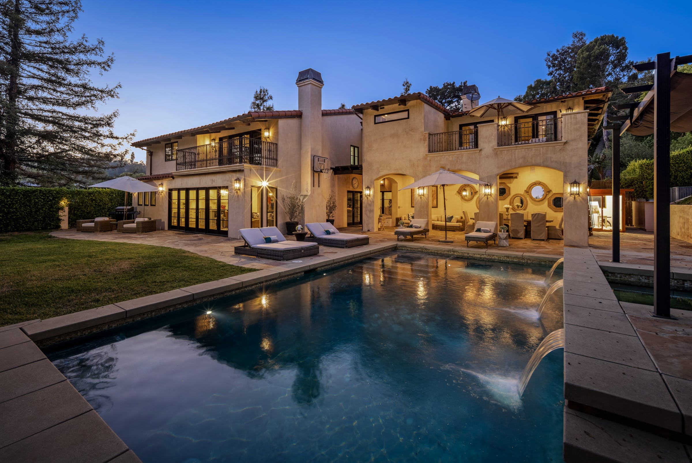 Villa Lysias Laurel Beverly Crest: Spacious 6-Bedroom Luxury Apartment with Sea Views, Beverly Crest