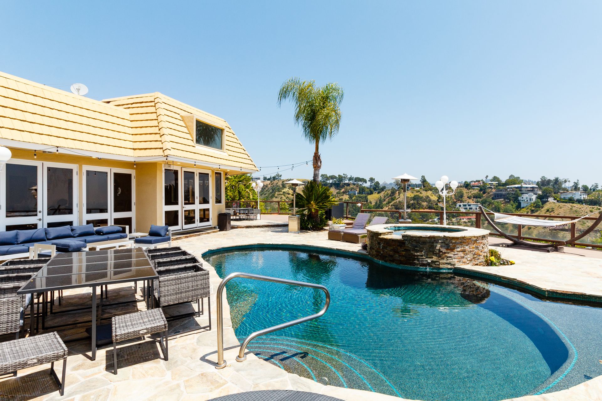 Villa Lysias Franklin Canyon Beverly Crest: 5-Bedroom Apartment with Pool and City Views, Beverly Crest
