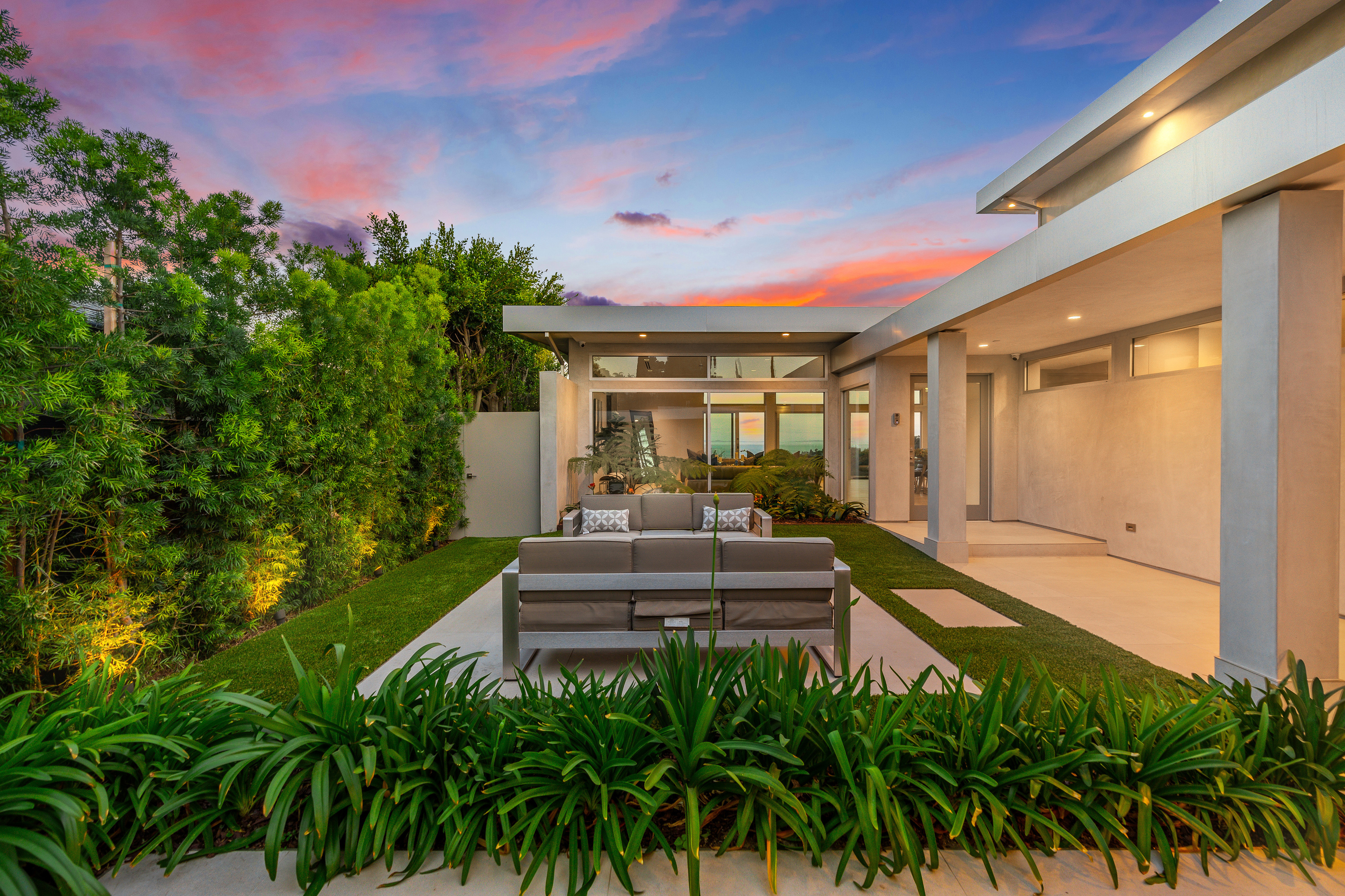 Villa Lysias Mulholland Beverly Crest: Luxury 4-Bedroom Villa with Private Pool, Beverly Crest