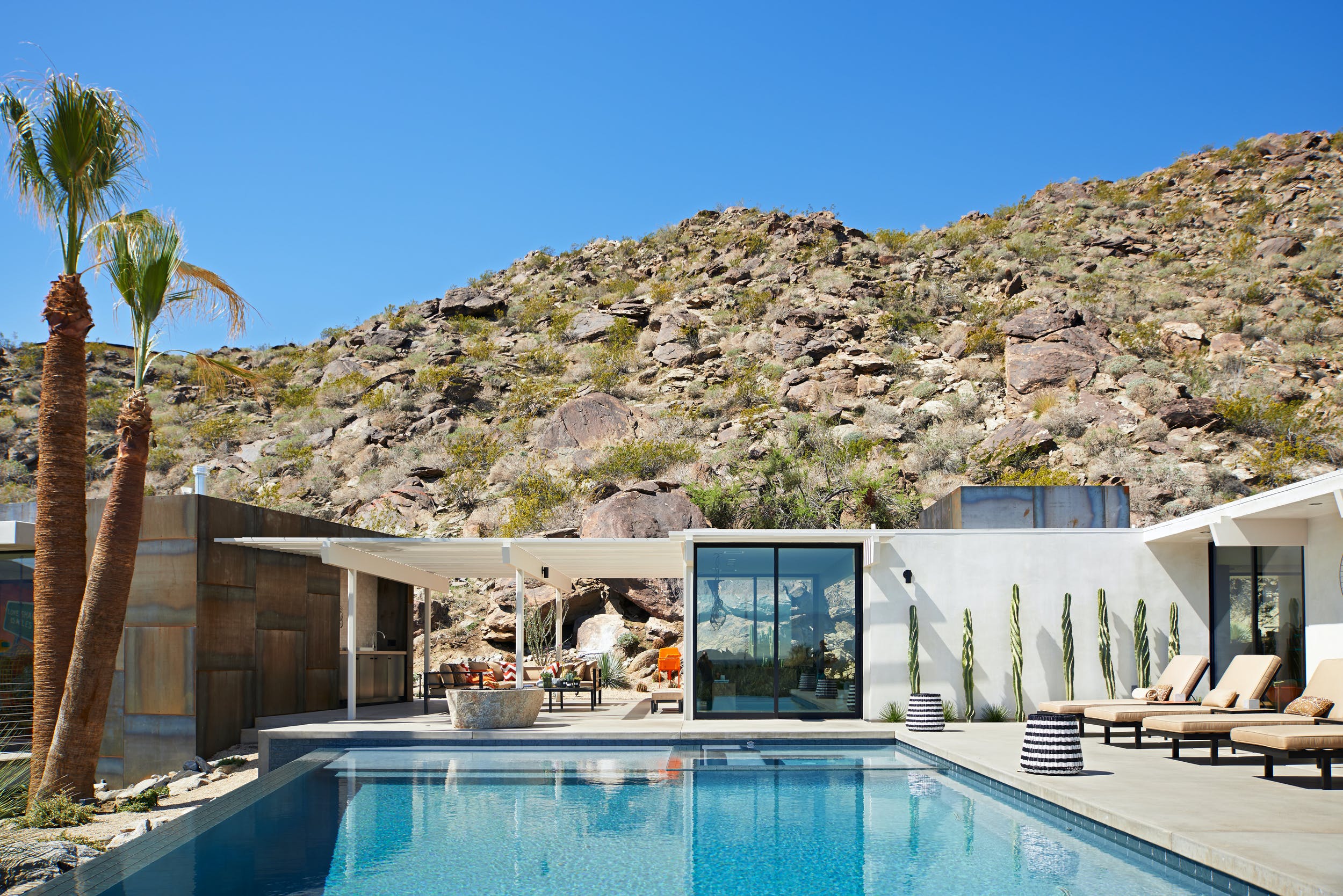 House Cahuilla Cathedral City: Elegant 3-Bedroom Apartment with Infinity Pool, Palm Springs