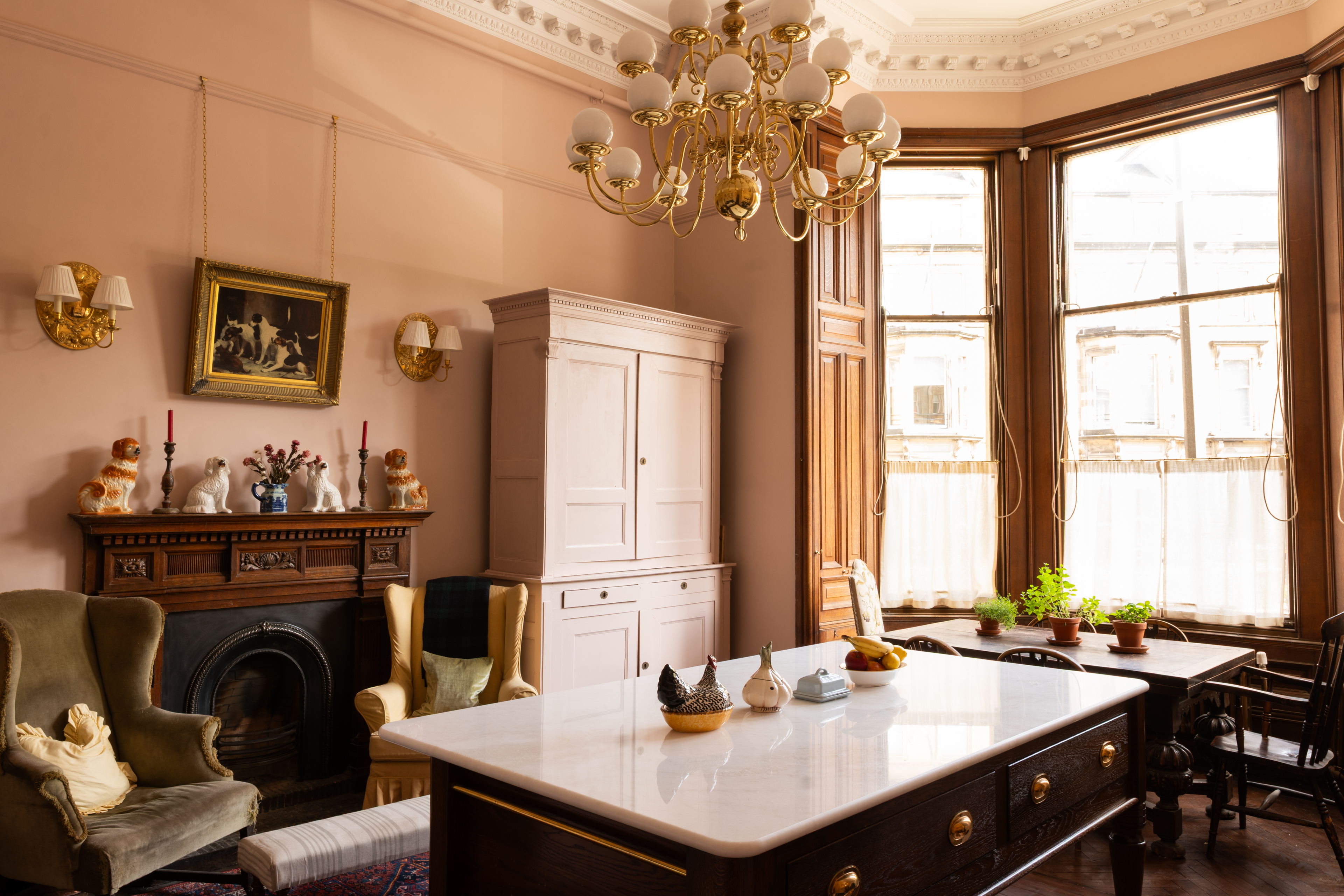 House Lysias Duddingston Edinburgh: Elegant 4-Bedroom Apartment with Antique Decor, Edinburgh