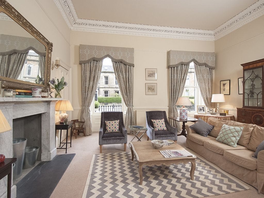 House Gloaming Blackford Hillside: Elegant 2-Bedroom Apartment with Georgian Features, Edinburgh