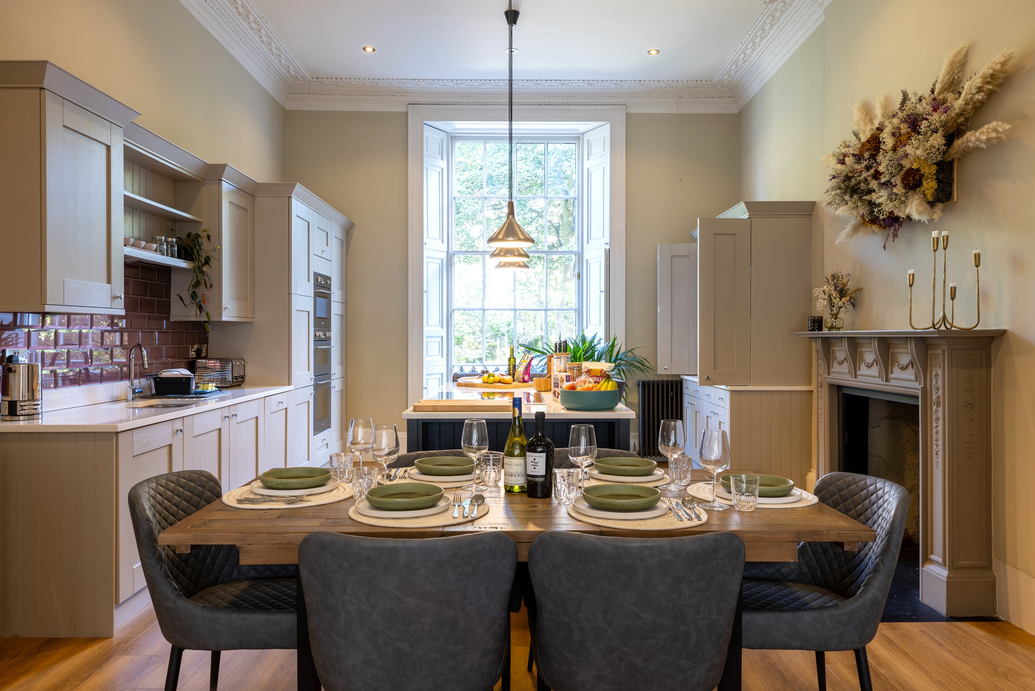 House Gregale Calton New Town: Elegant 3-Bedroom Luxury Apartment for Families, New Town Edinburgh
