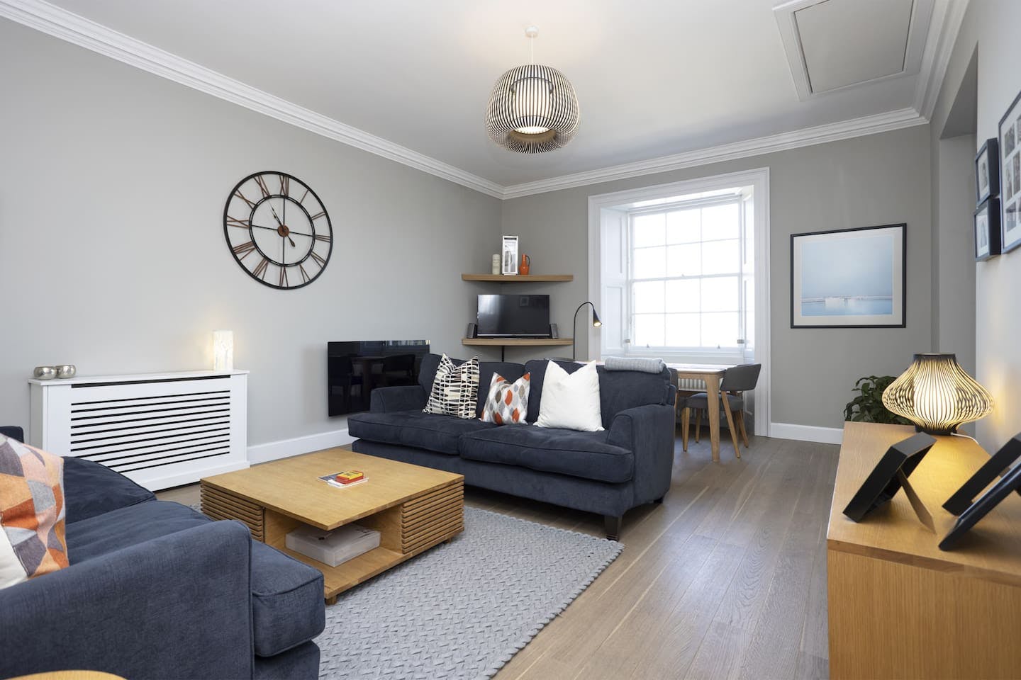 House Gorse Bellevue New Town: Stylish 2-Bedroom Apartment Rental with Panoramic Views, New Town Edinburgh