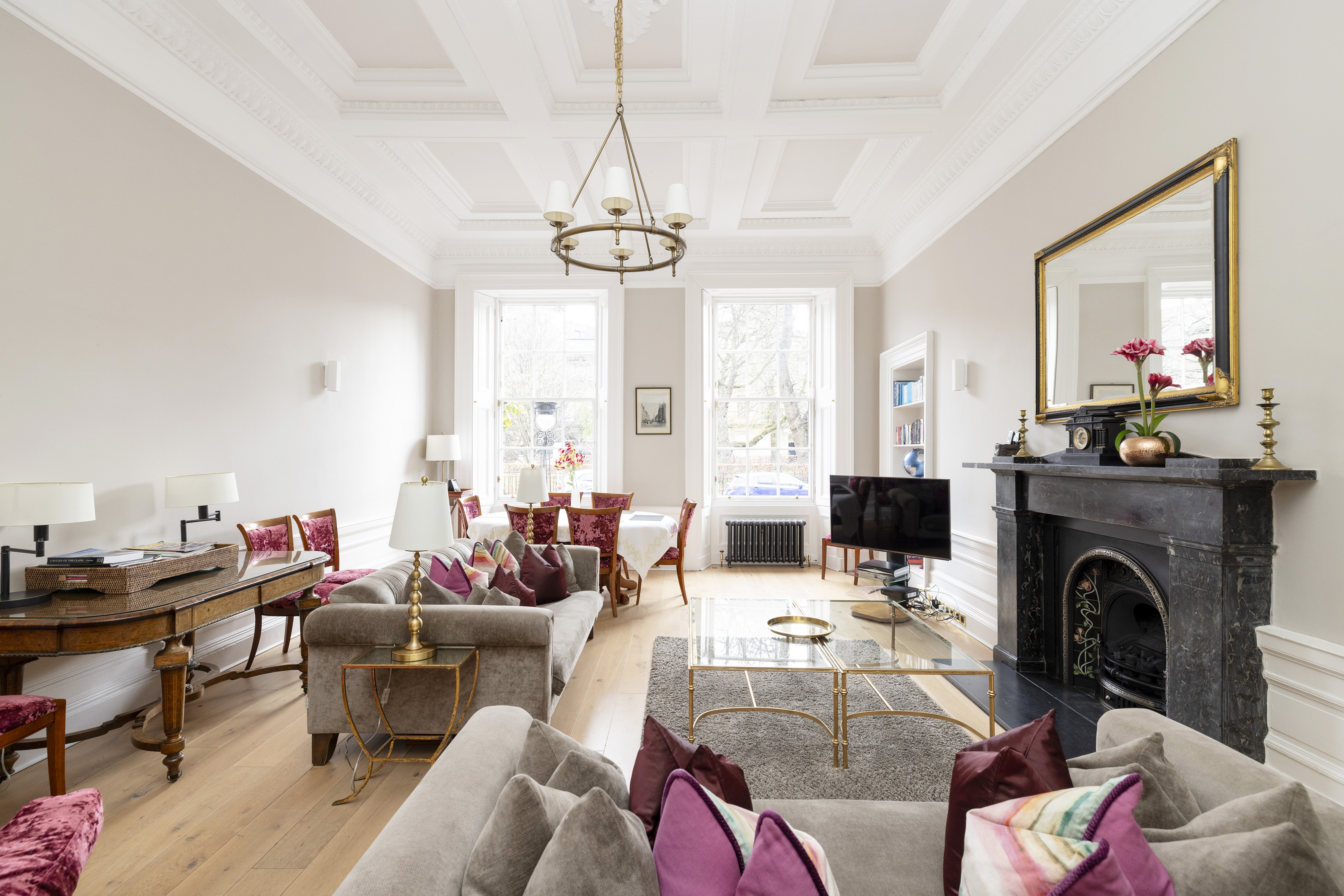 House Calton NewTown: Luxury 3-Bedroom Apartment with Seaview, New Town Edinburgh