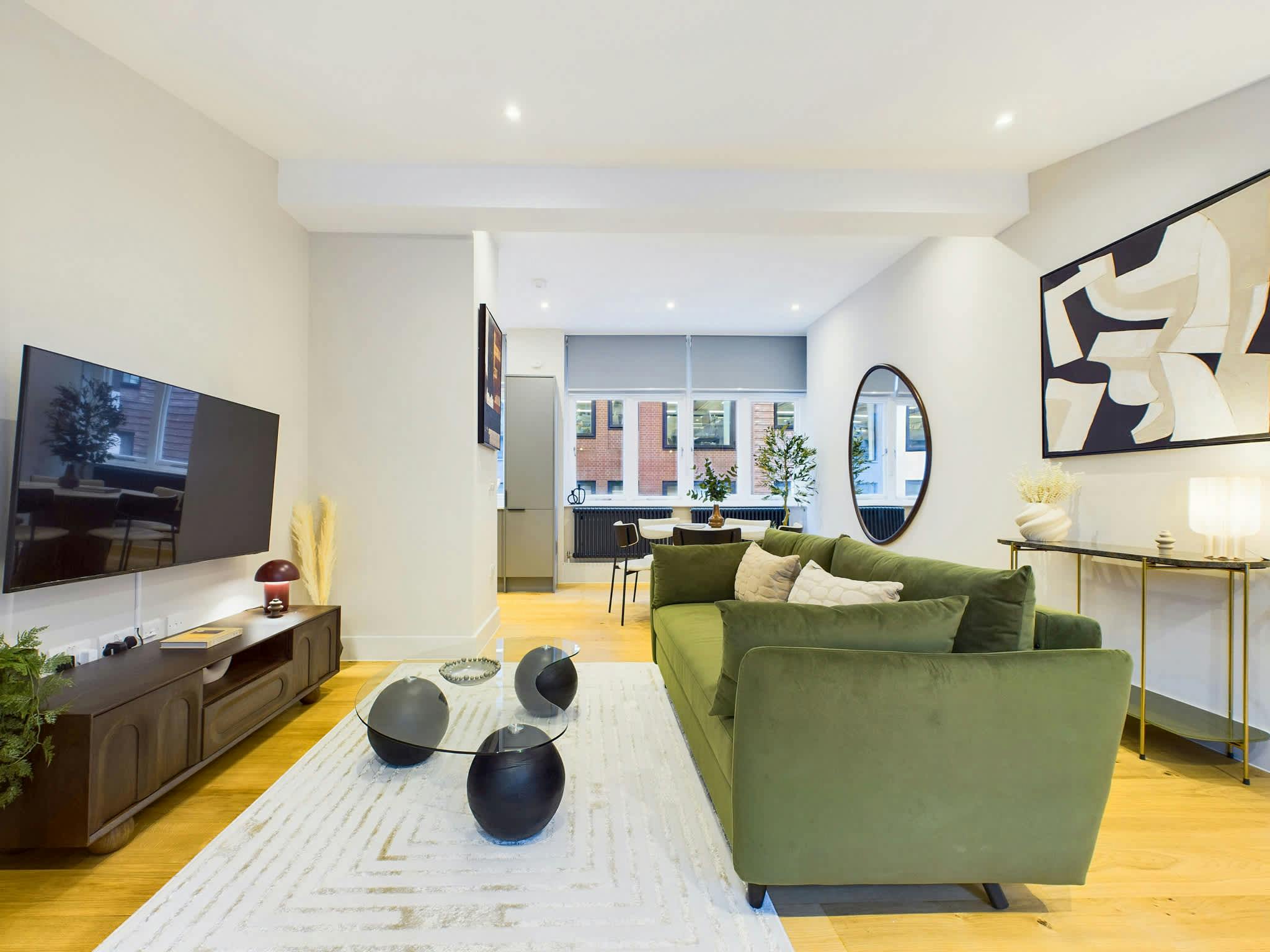 House Gregale Golden Square Soho: Chic 1-Bedroom Apartment Rental with Family-Friendly Features, Soho London