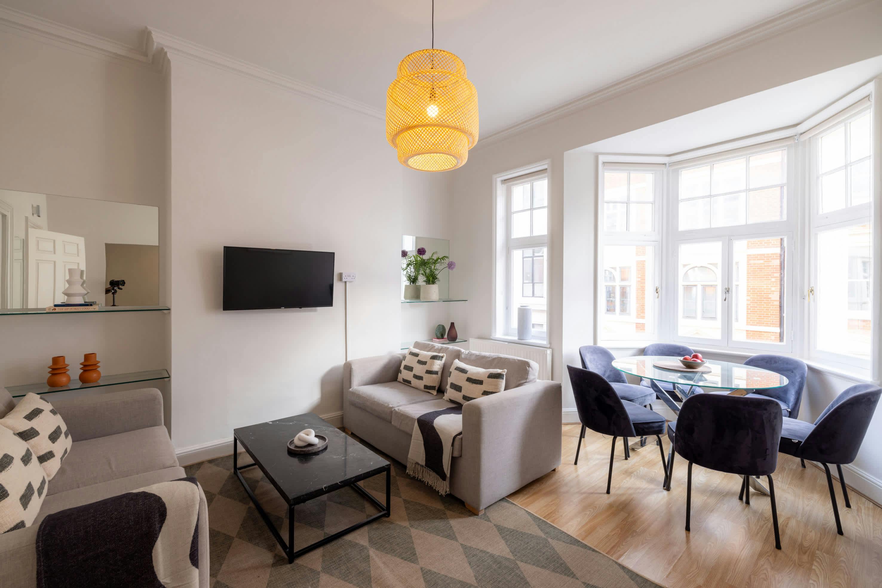 House Bise St. Giles Soho: Charming 3-Bedroom Townhouse Perfect for Families, Soho