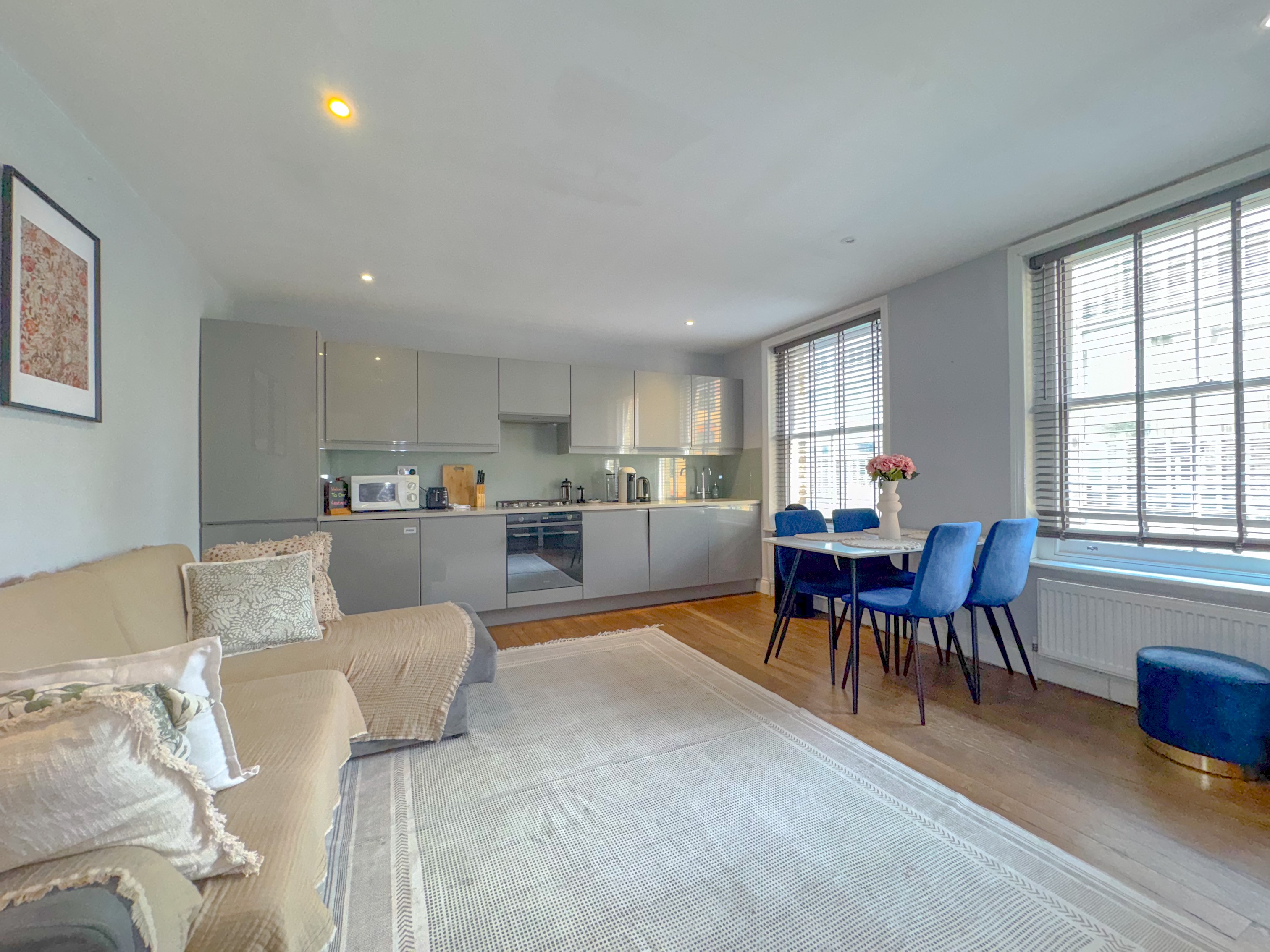 House Vesper Arbutus Soho: Stylish 2-Bedroom Apartment with Private Patio, Soho London