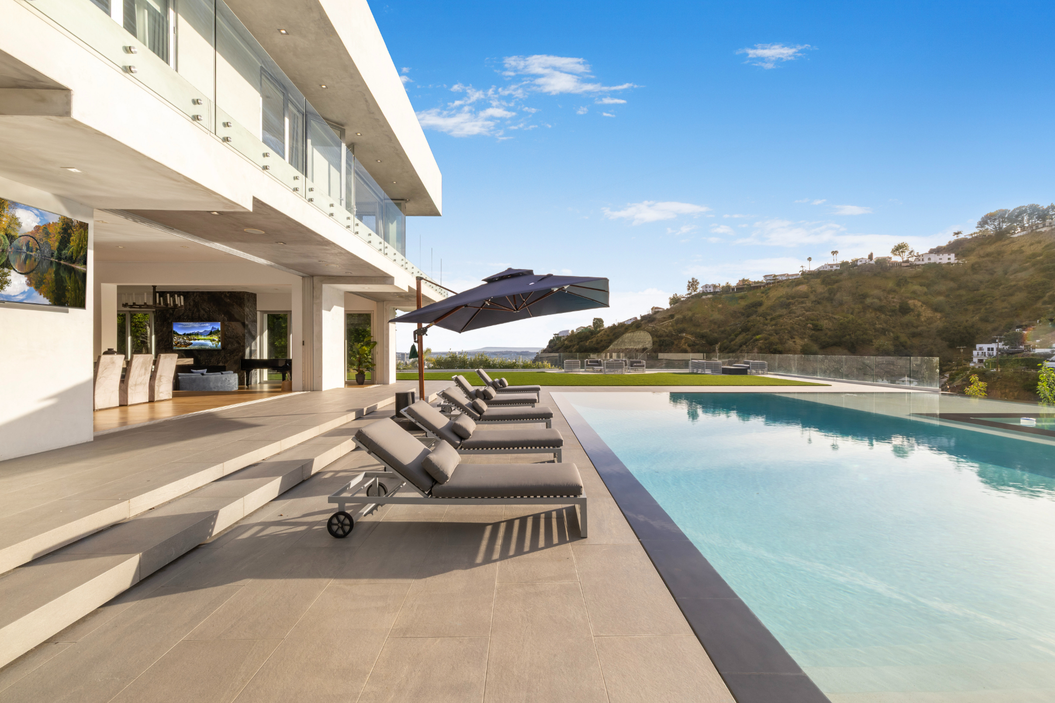 Villa Zephyros Runyon Laurel Canyon: Luxury 5-Bedroom Villa with Infinity Pool, Los Angeles